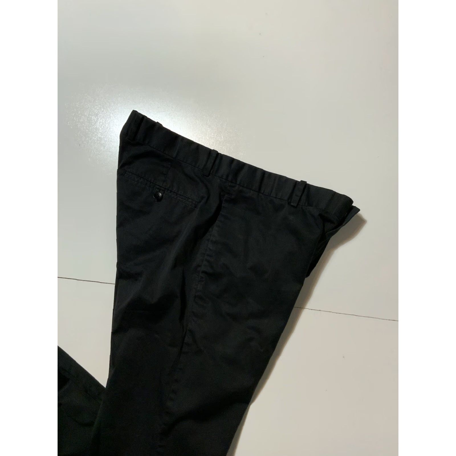 Theory Theory Kramer Quest Black Flat Front Relaxed Fit Cotton Pants Sz 34 Mens Pants 34 Black Cotton 31in Inseam 41in Outseam 7.5in 97% Cotton 3% Elastane Size US 34 / EU 50 - 6 Thumbnail