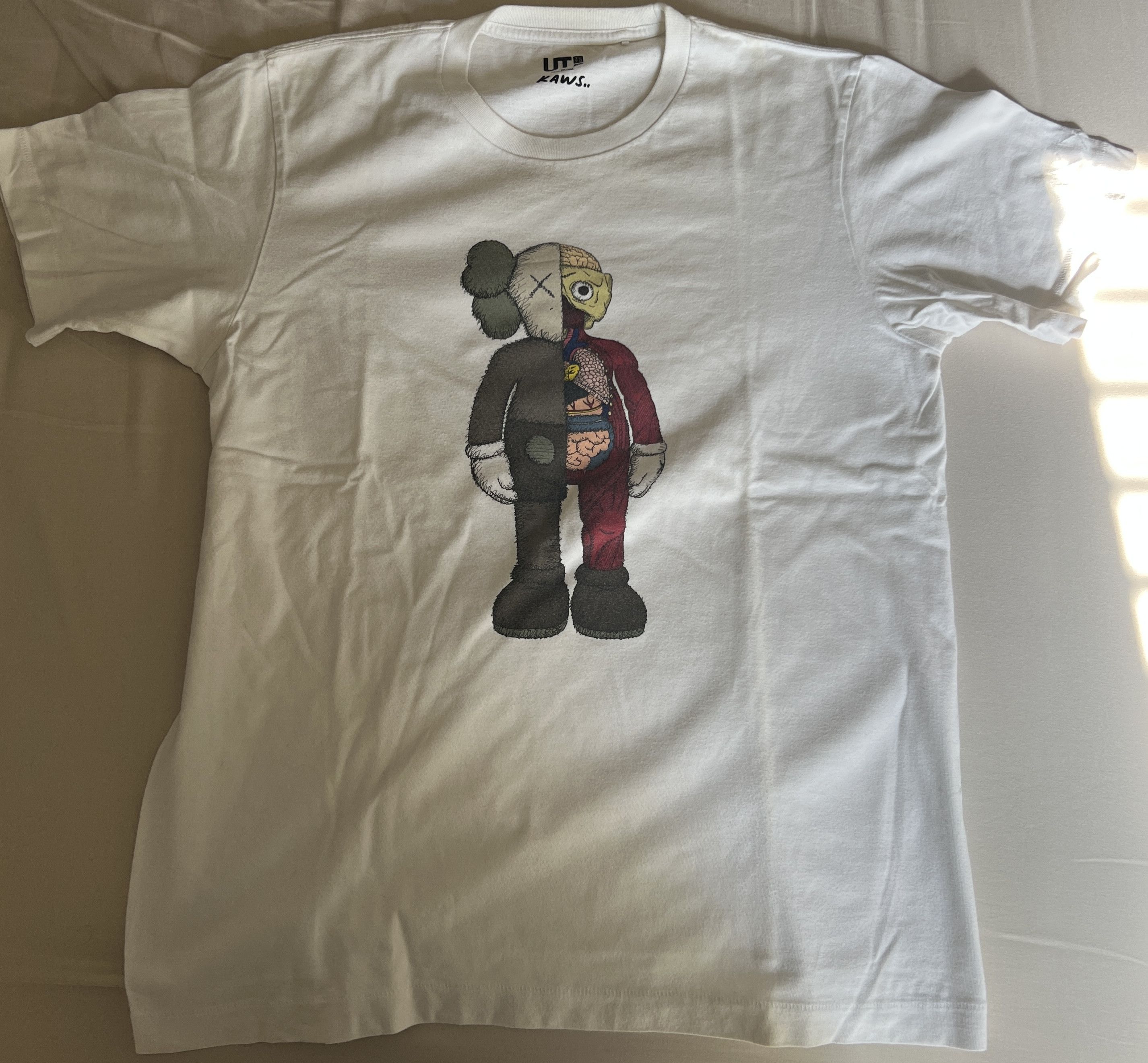 Kaws × Uniqlo KAWS UT Short-Sleeve Graphic T-Shirt Size US M / EU 48-50 / 2 - 1 Thumbnail