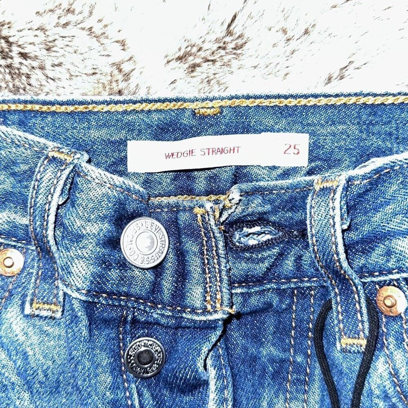 Levi's Levi’s Wedgie Fit Distressed Blue Jeans | Size 25 Size 25" / US 0 / IT 36 - 4 Thumbnail