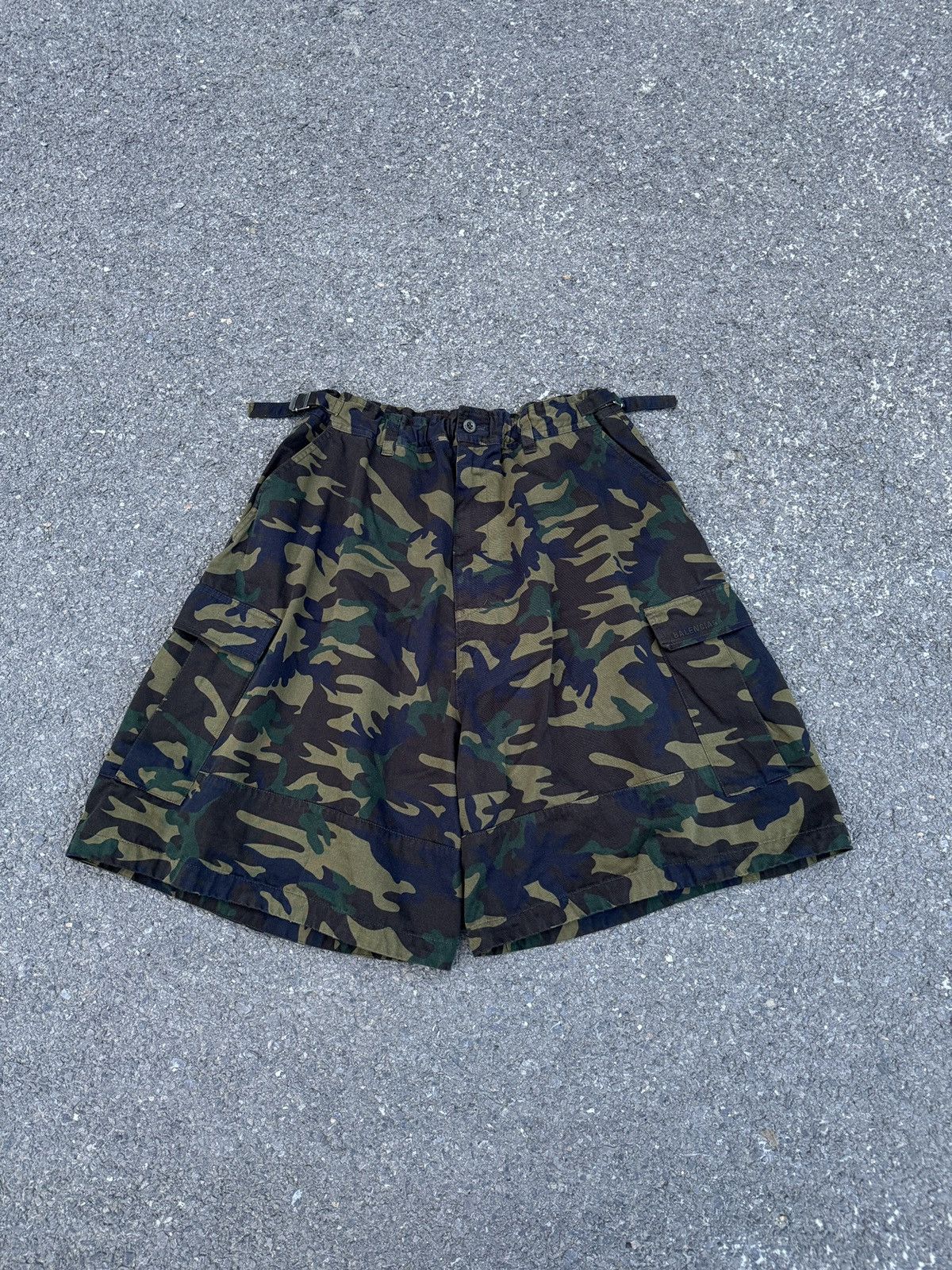Balenciaga Camouflage Oversized Cargo Shorts Sz.46