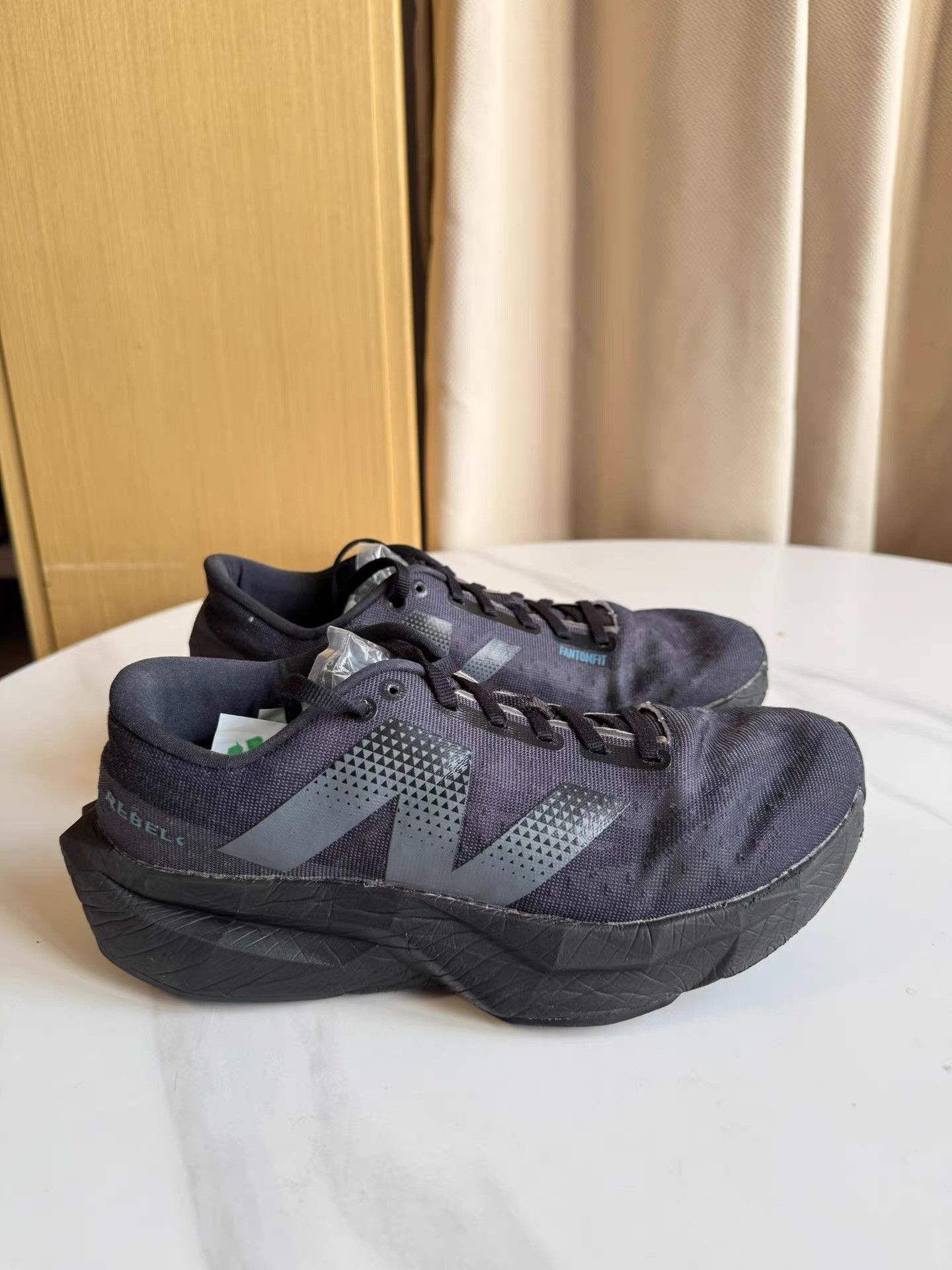 New Balance New Balance FuelCell Rebel V4, lightweight performance Q10 Size US 7 / EU 40 - 1 Thumbnail