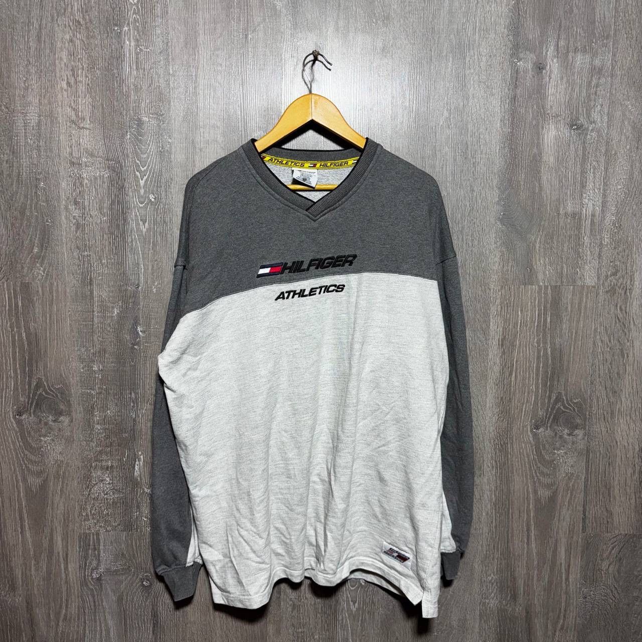 Tommy Hilfiger Vintage Tommy Hilfiger Big Logo Sweatshirt 90s Size US XL / EU 56 / 4 - 1 Thumbnail