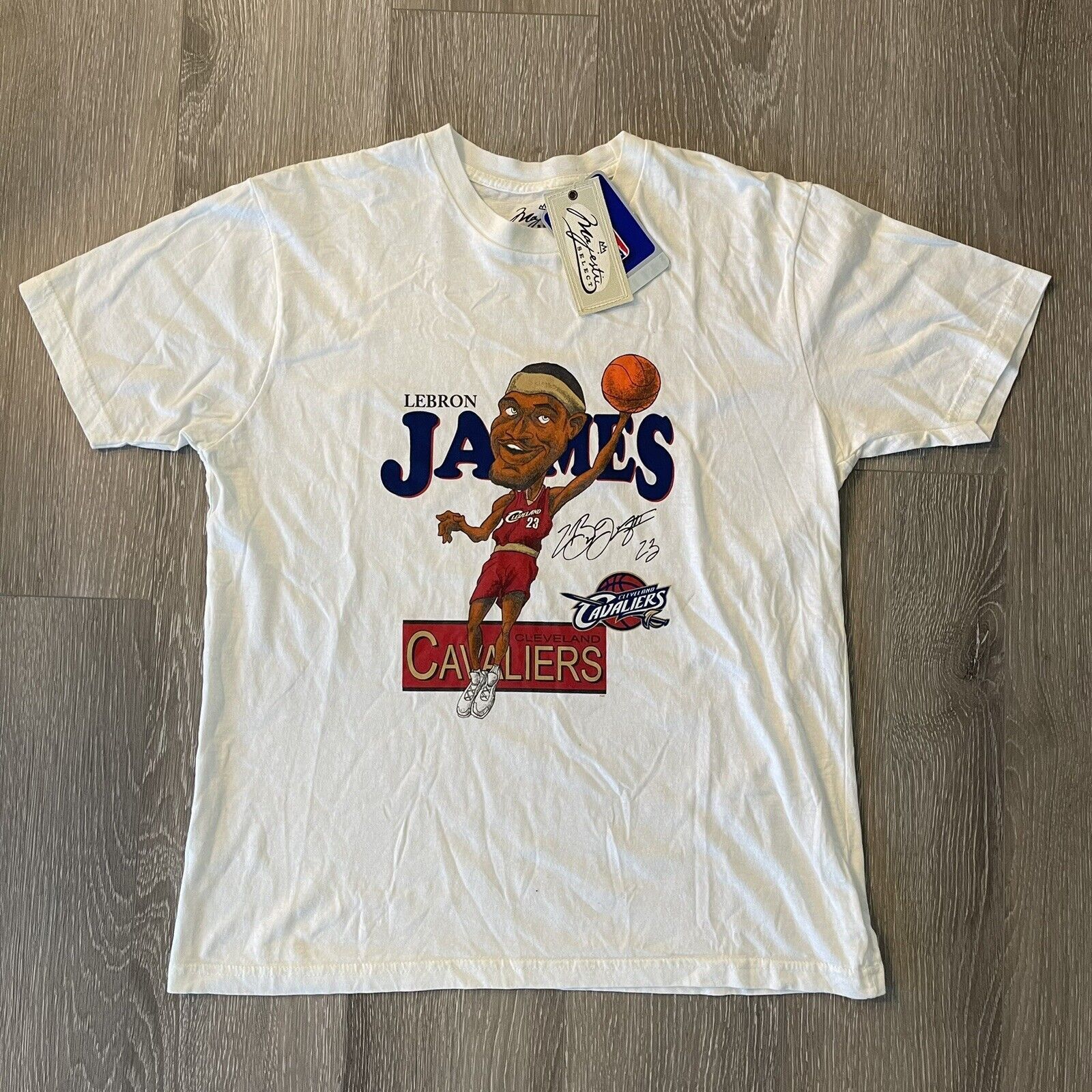 Majestic NWT LeBron James Cavs Caricature T-Shirt L Cleveland NBA Size US L / EU 52-54 / 3 - 2 Thumbnail