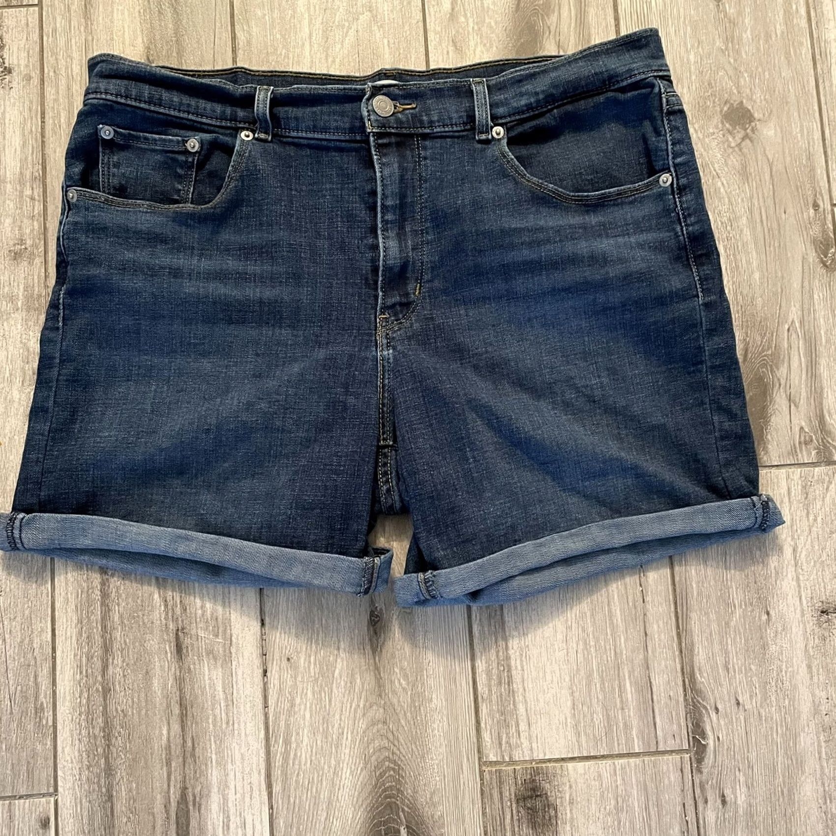 Levi's Levi’s High Rise Denim Cuffed Hem Shorts Jean Cotton Stretch Casual dark 31 Women Regular Size 31 Blue 5-Pocket Zip Fly Button Old Navy Style Size 24" / US 00 / IT 34 - 2 Thumbnail