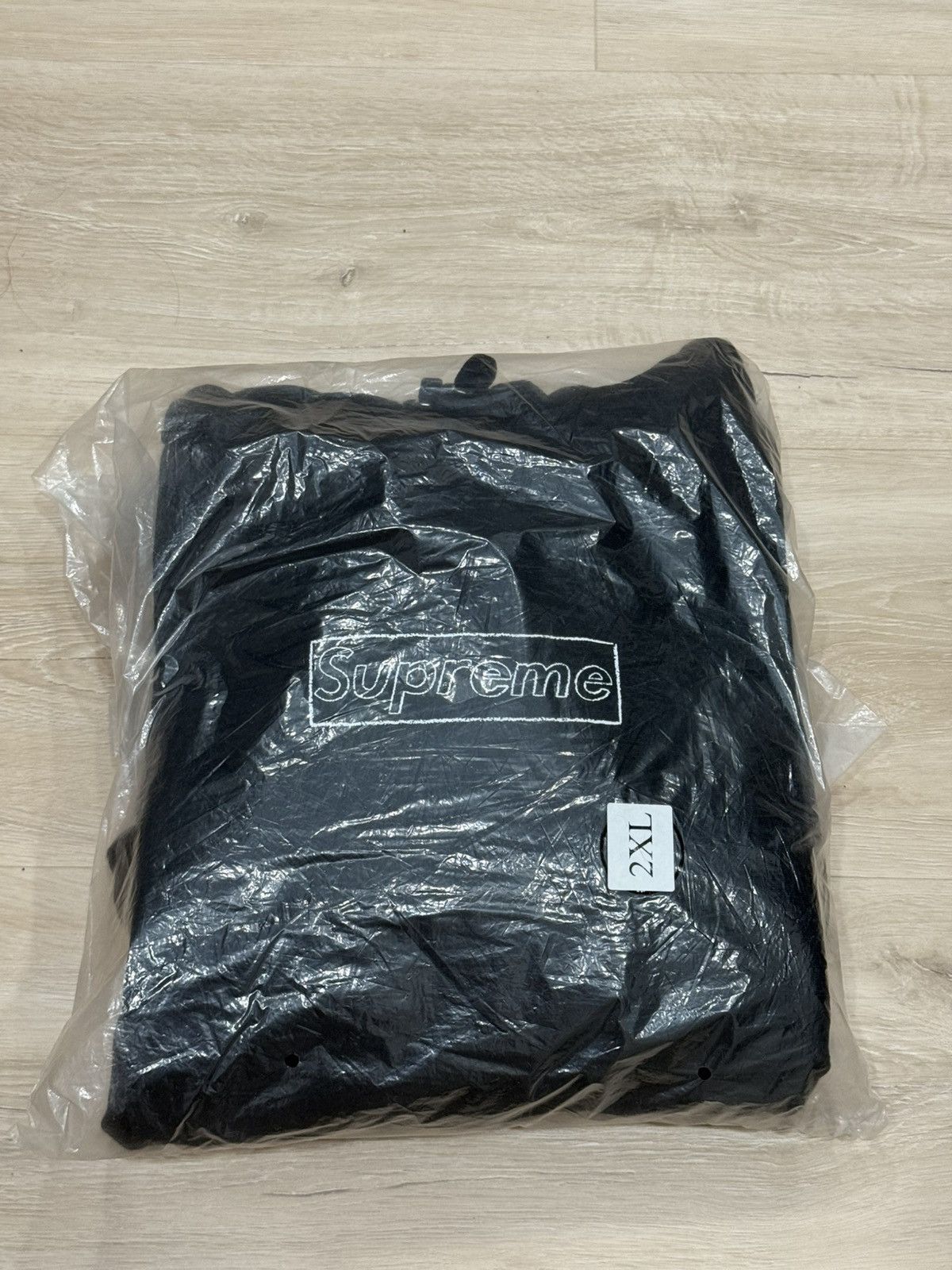 Kaws × Supreme Supreme Kaws Box Logo Hoodie (Chalk Logo Hoodie) Size US XXL / EU 58 / 5 - 2 Thumbnail