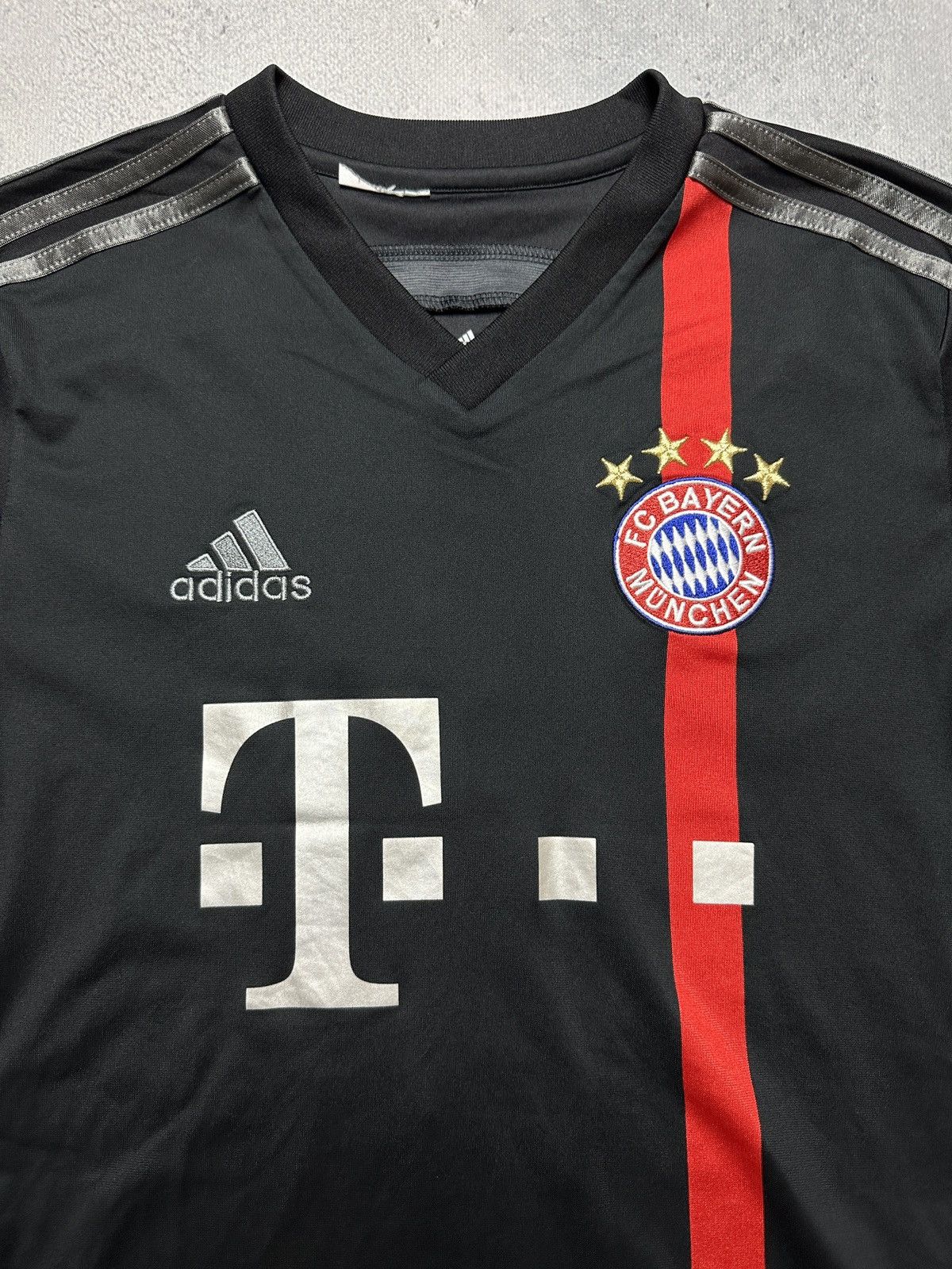 Adidas 2014-2015 Bayern Munich #23 Vidal Adidas Soccer Jersey Rare Size US S / EU 44-46 / 1 - 5 Thumbnail