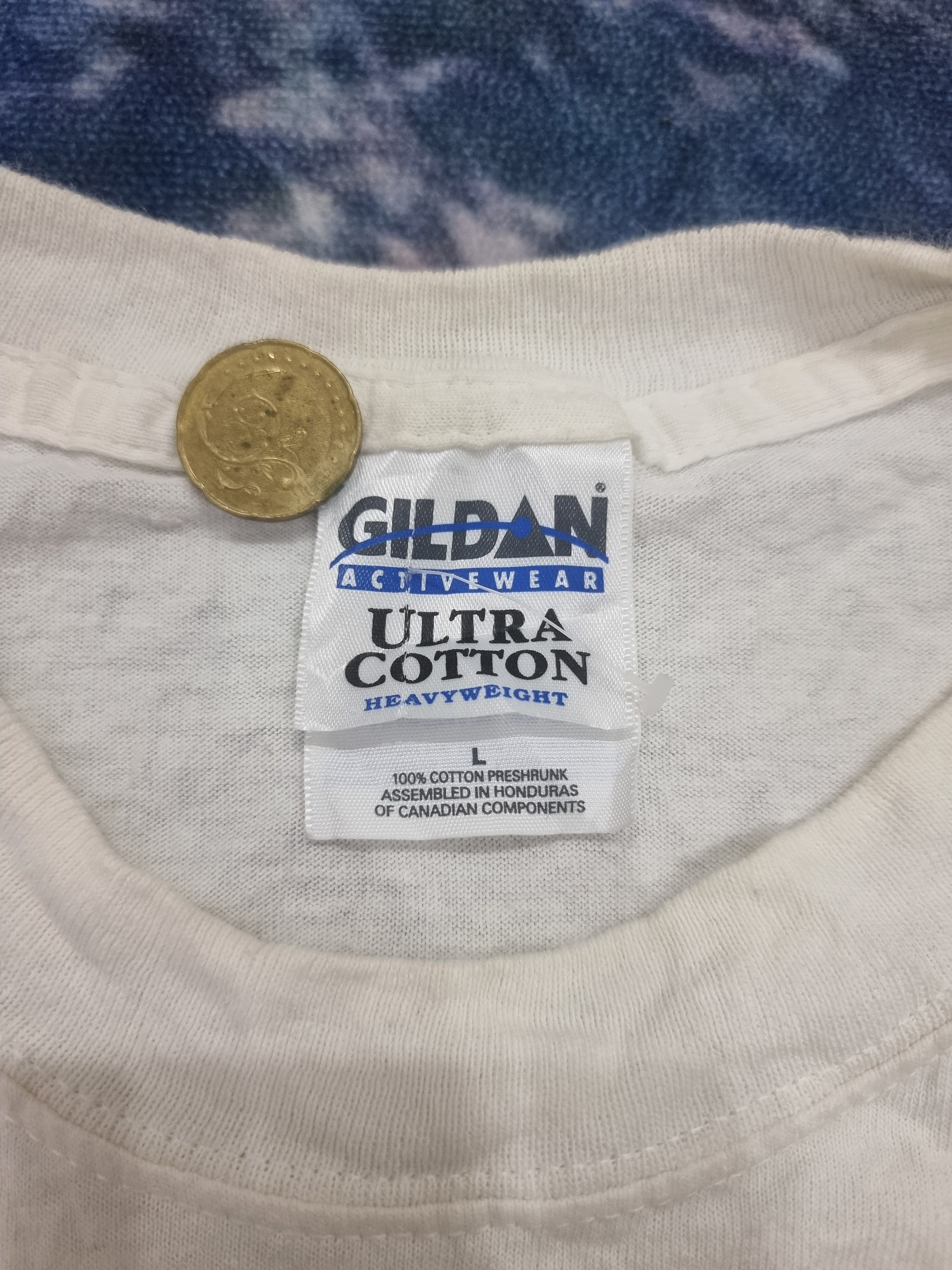 Vintage Vtg Solid Light Jesus saving the whole world graphic shirt Size US L / EU 52-54 / 3 - 6 Thumbnail