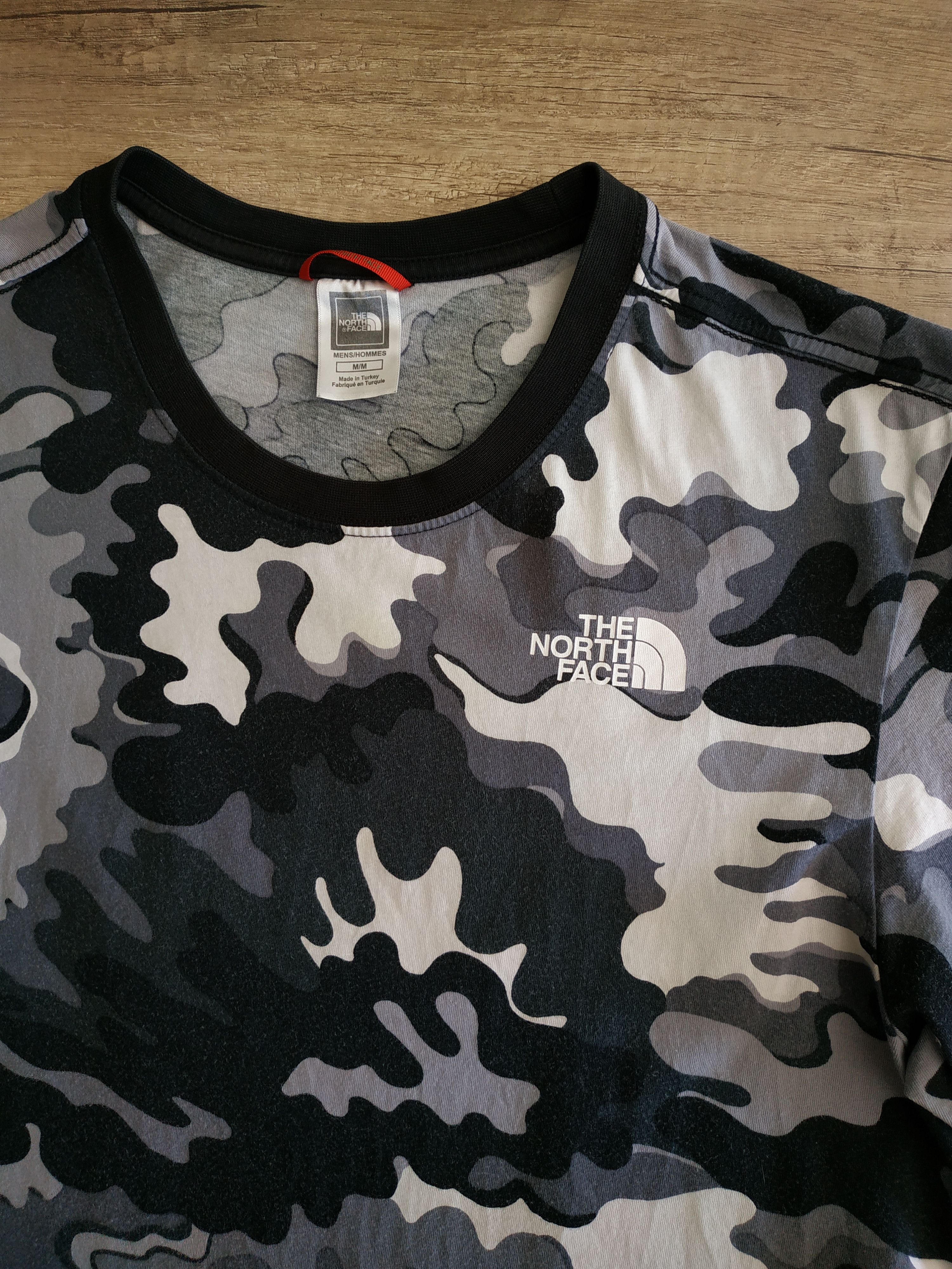 The North Face The North Face Men's Camo Print T-shirt, s. MEDIUM, fit. S Size US M / EU 48-50 / 2 - 6 Thumbnail