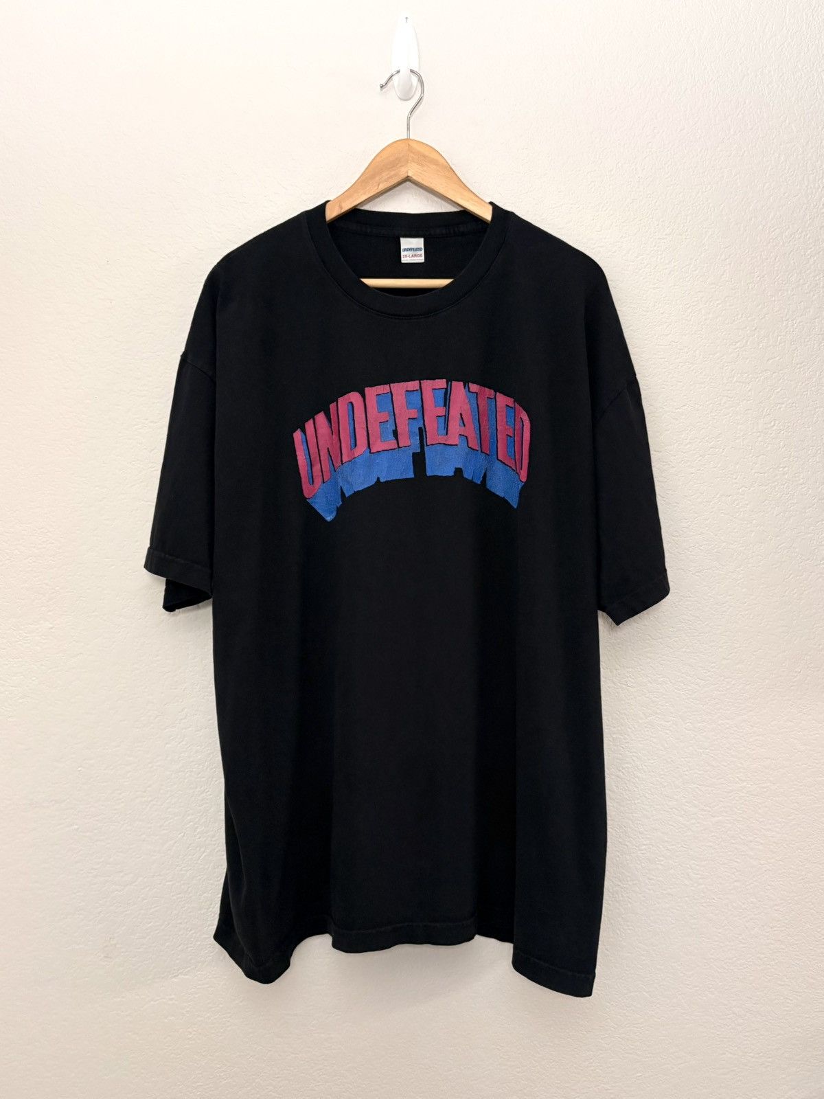 Undefeated 00’s Undefeated Vintage Arc Logo Tee Shirt Size US XXL / EU 58 / 5 - 1 Thumbnail