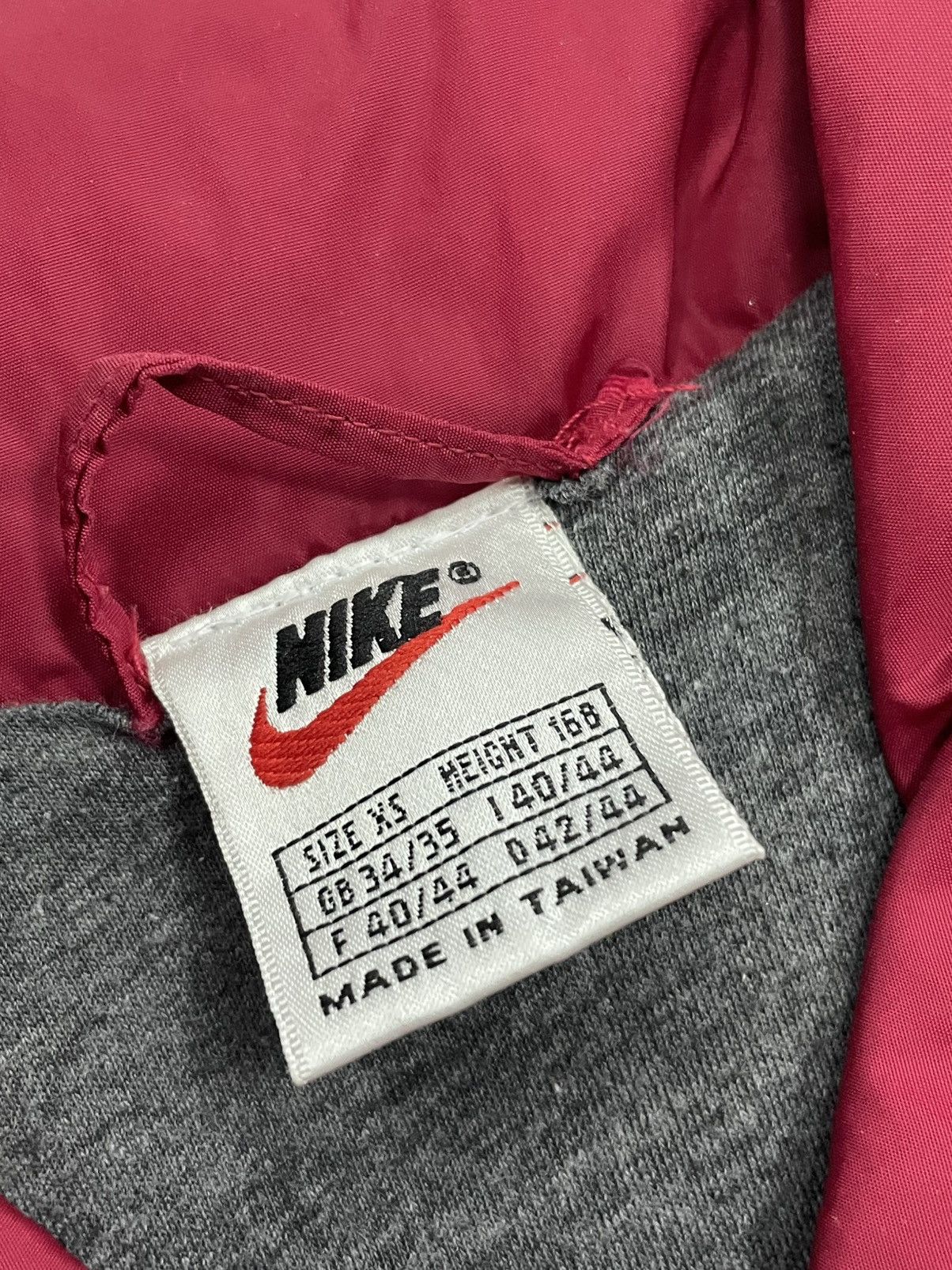 Nike Vintage Nike Big Swoosh Nylon Jacket Size US S / EU 44-46 / 1 - 6 Thumbnail