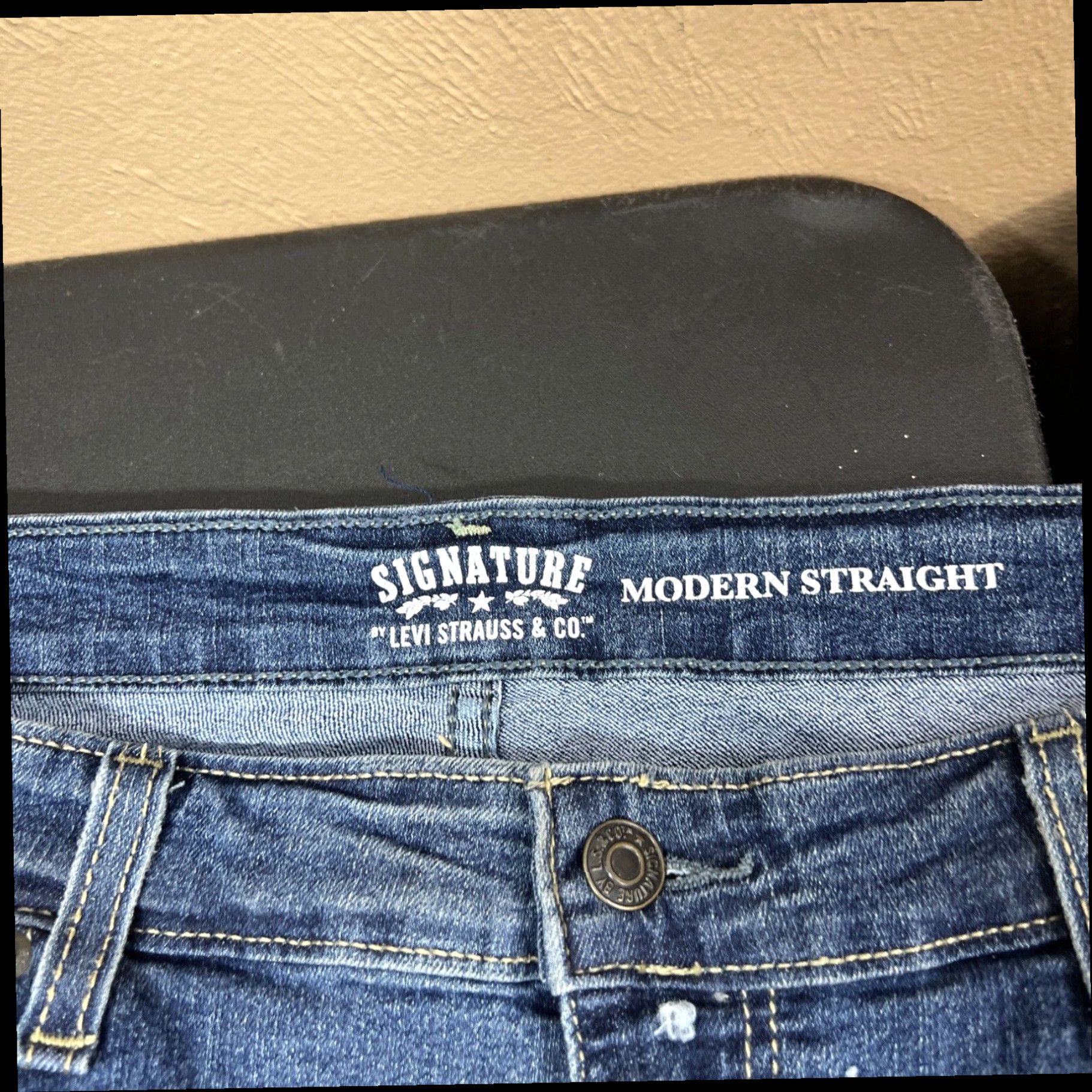 Levi's Signature Levi Strauss Womens 22M Modern Slim Blue Jeans Measures 38x30 Size 40" / US 18 - 4 Thumbnail