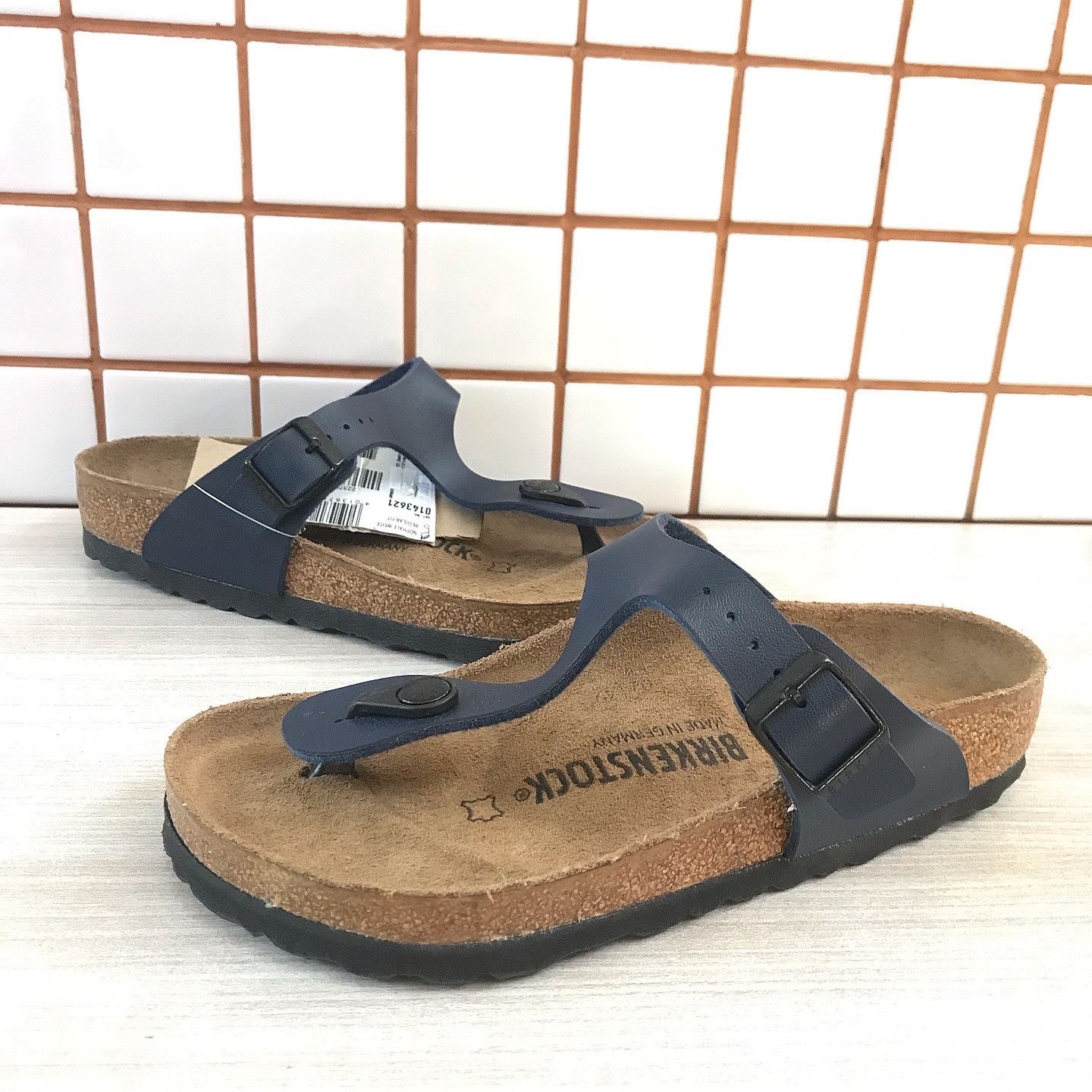 Birkenstock Birkenstock Gizeh Leather Navy Blue one Strap NEW bnwt Size US 5 / EU 37 - 8 Thumbnail