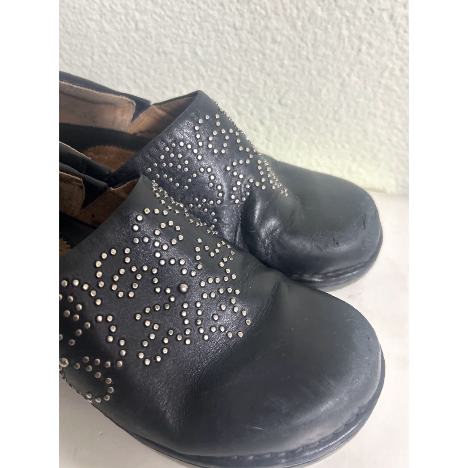 Ariat Ariat Strathmore Clog Women 7.5 Black Leather Western Slip On Mules Studded Wedge Heel Rubber Outsole Casual Workwear Size ONE SIZE - 3 Thumbnail