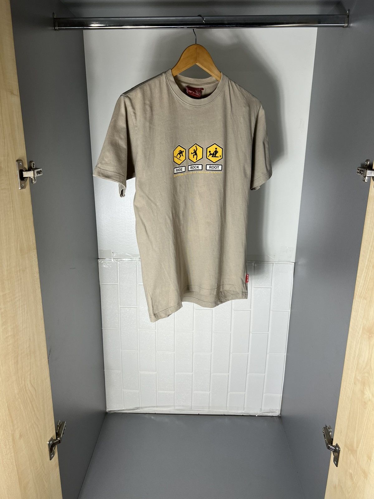 Vintage VERY RARE ANIMAL RETRO HUMOR T-SHIRT SEX FREERIDE SK8 Y2K Size US S / EU 44-46 / 1 - 4 Thumbnail