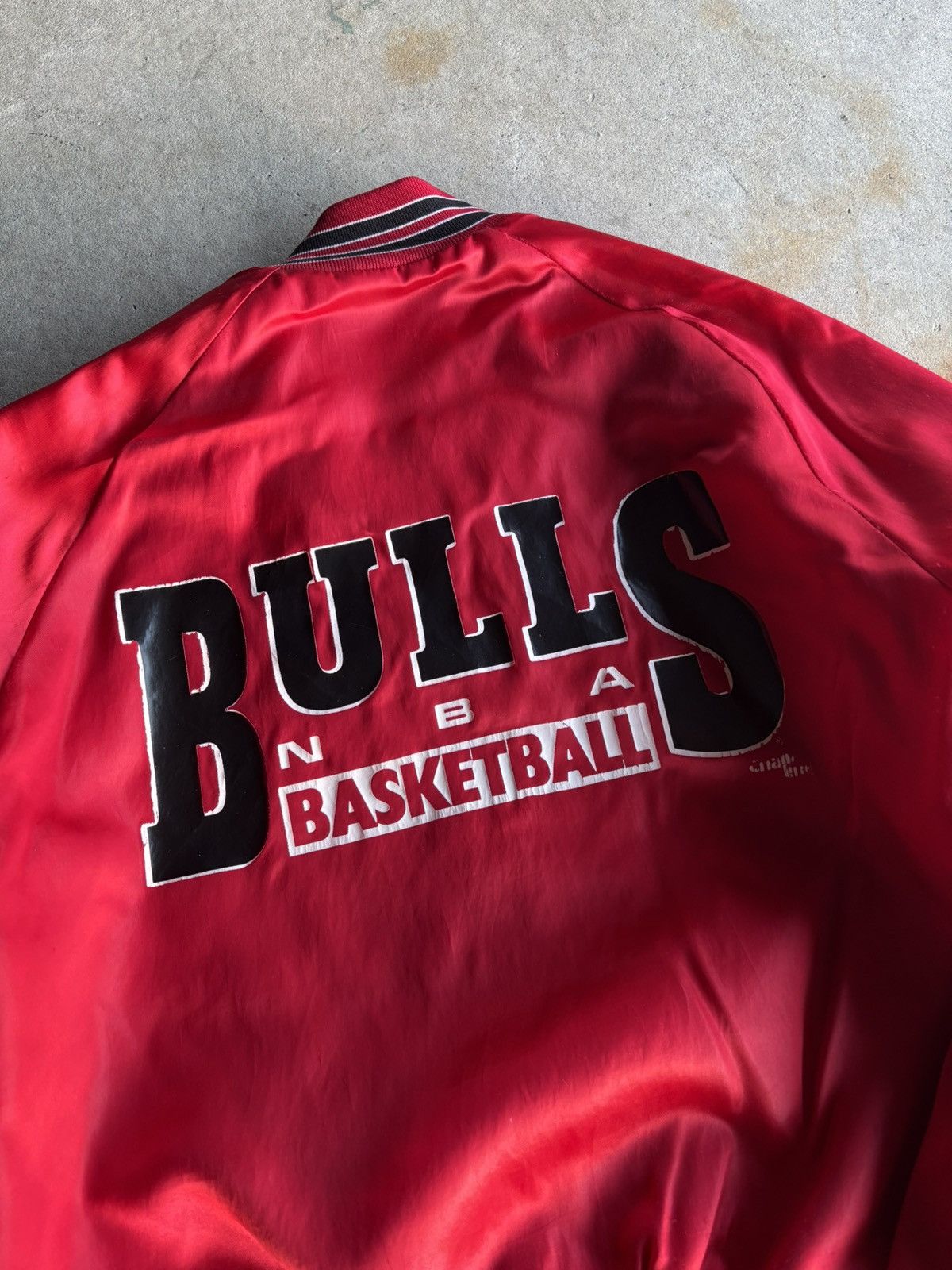 Chalk Line Vintage 90s Chalkline Chicago Bulls Satin Red Bomber Size US M / EU 48-50 / 2 - 6 Thumbnail