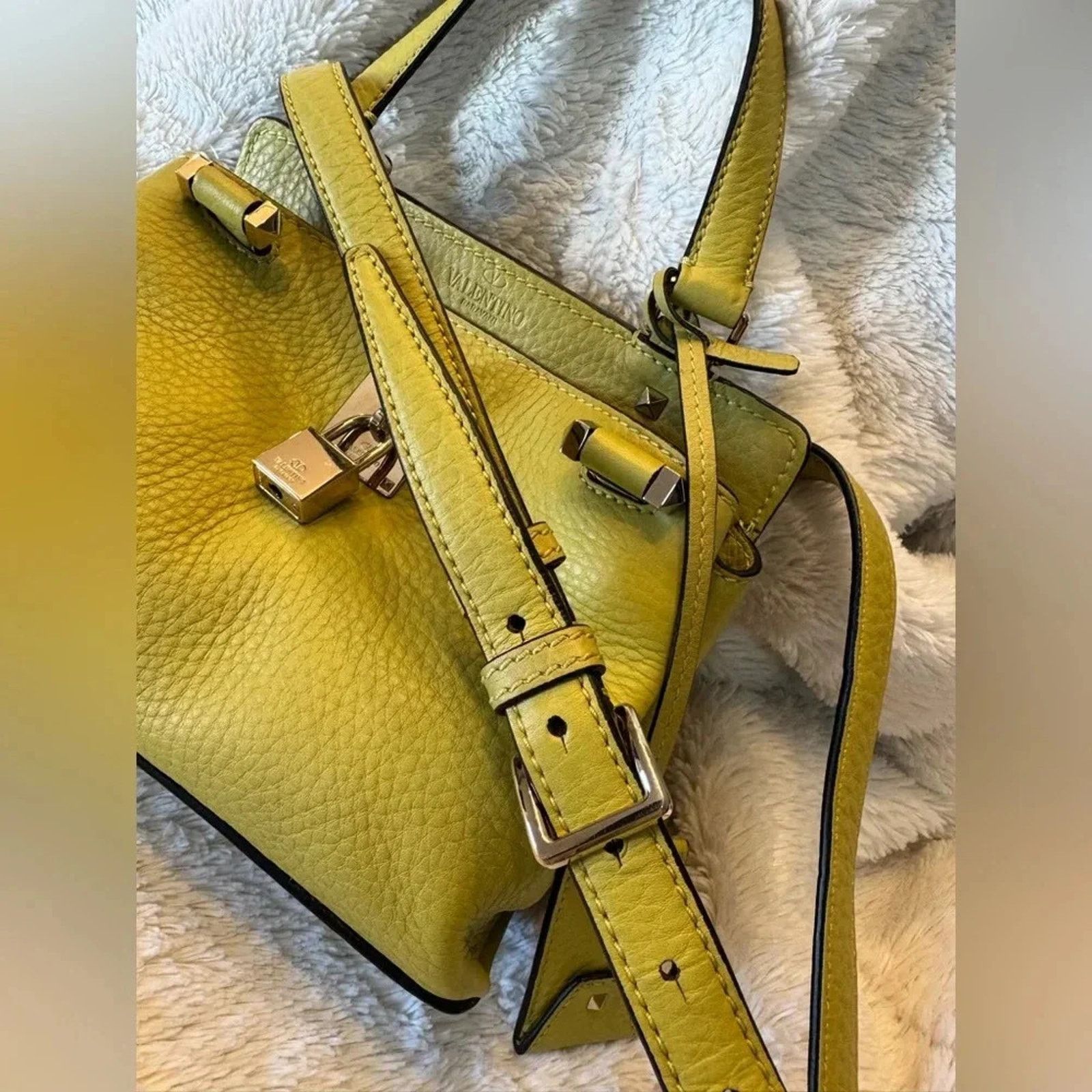 Valentino EUC Valentino Garavani Pebbled Leather 2-way bag in Green Size ONE SIZE - 6 Thumbnail