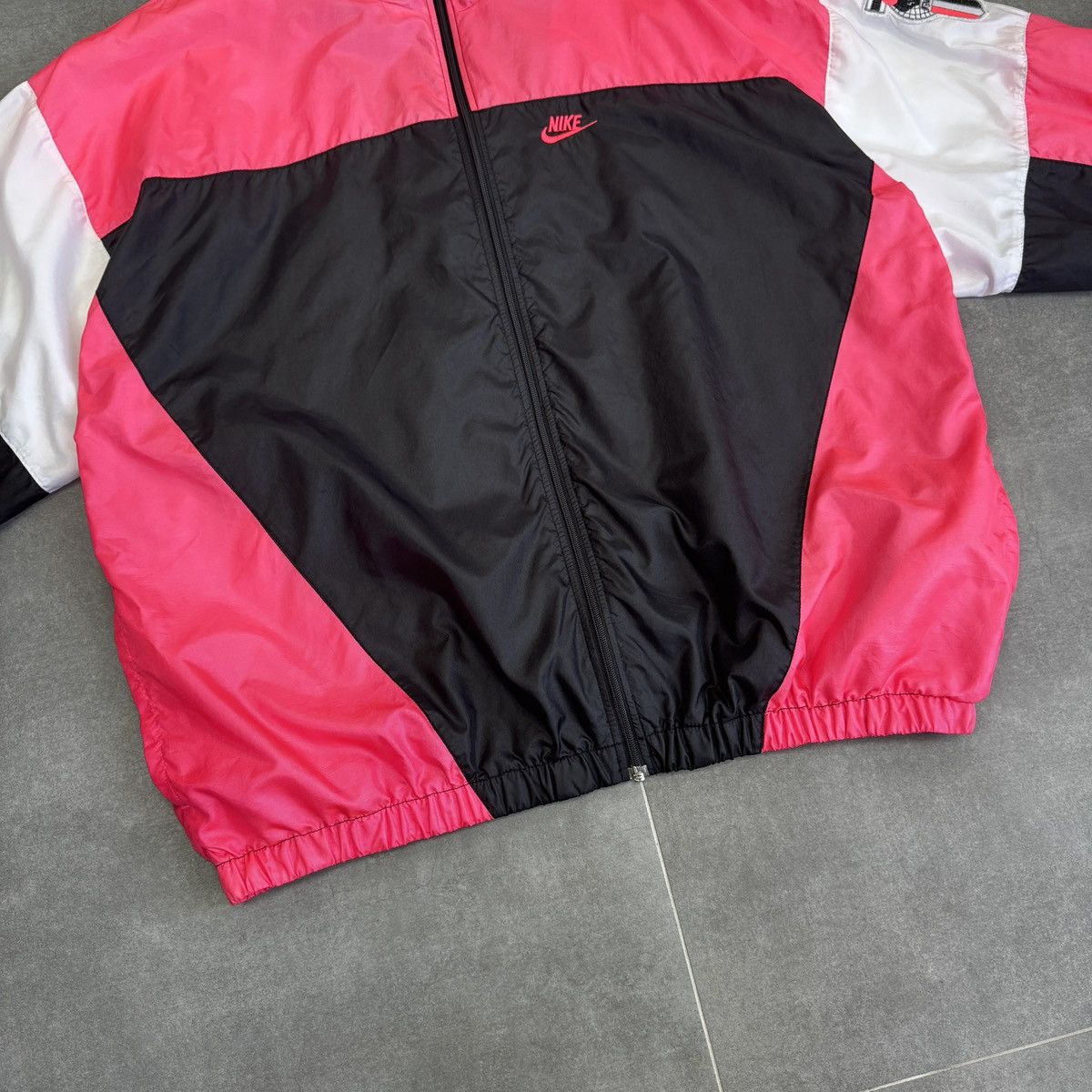 Nike Vintage Nike International Nylon Men Track Jacket Size XL Size US XL / EU 56 / 4 - 3 Thumbnail
