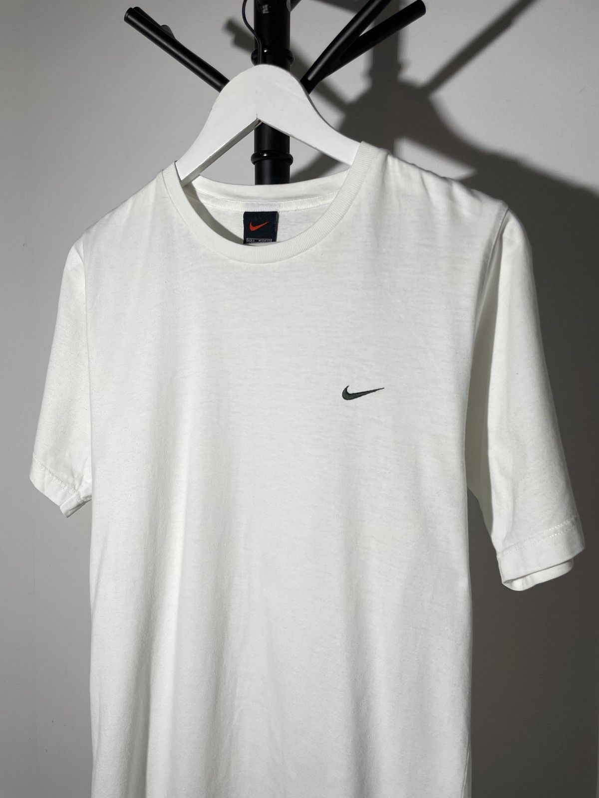 Nike × Vintage Vintage Y2K Nike Small Swoosh Logo Basic T-shirt Size US S / EU 44-46 / 1 - 2 Thumbnail