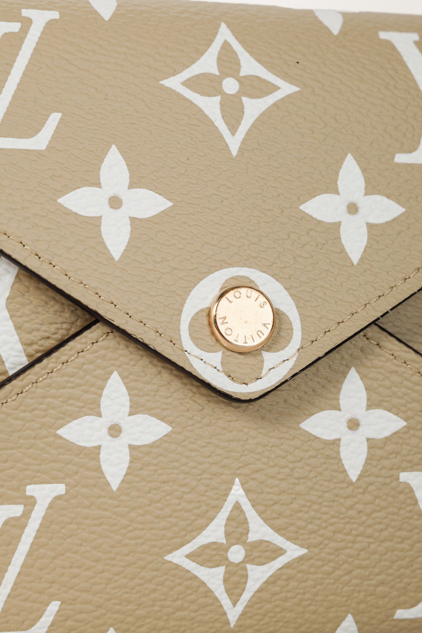 Louis Vuitton Louis Vuitton Kirigami Medium Beige Monogram Canvas Pochette Size ONE SIZE - 6 Thumbnail