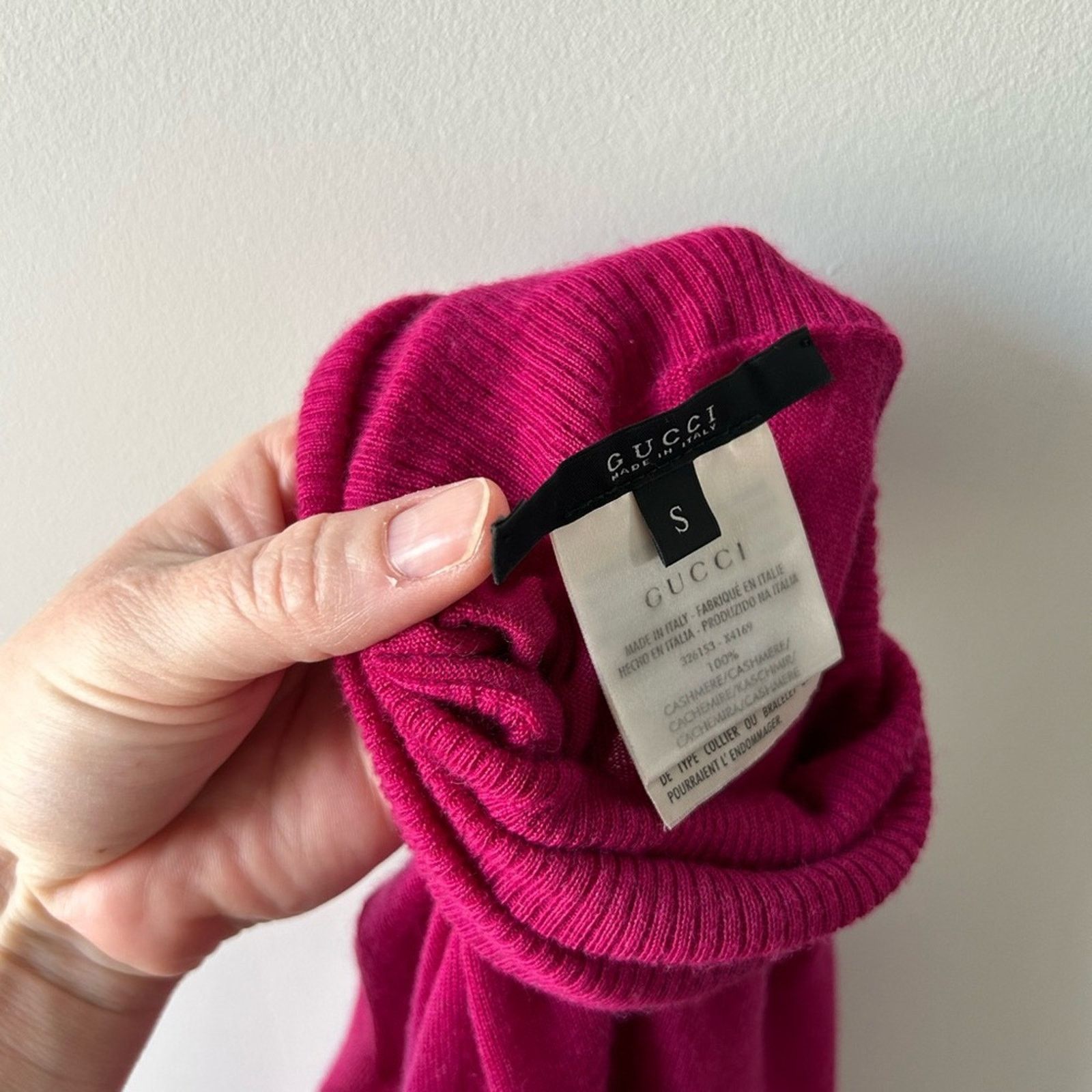 Gucci Gucci fuchsia short sleeve cashmere turtleneck SMALL (AS IS) Size S / US 4 / IT 40 - 3 Thumbnail