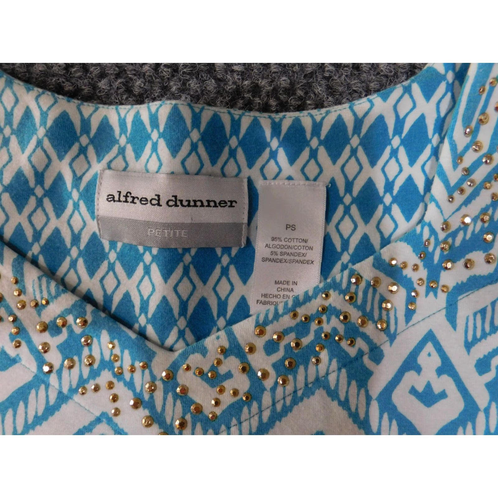 Vintage Alfred Dunner Shirt Womens Petite Small Blue Geometric Short Sleeve Embellished Beaded Top V-Neck Cotton Spandex Regular Fit, Bohemian Modern Size S / US 4 / IT 40 - 4 Thumbnail
