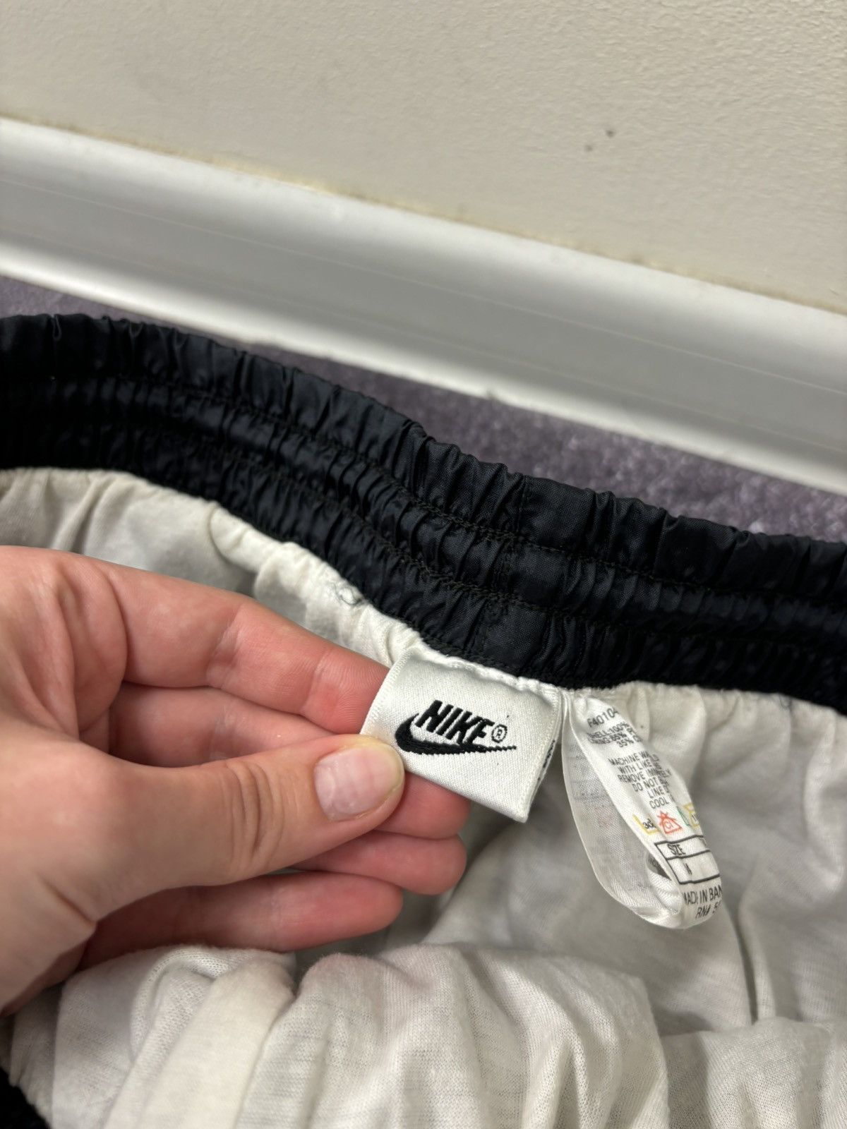 Nike Vintage 90s Nike Y2K Retro Hype Black Nylon Track Pants Size US 32 / EU 48 - 11 Thumbnail