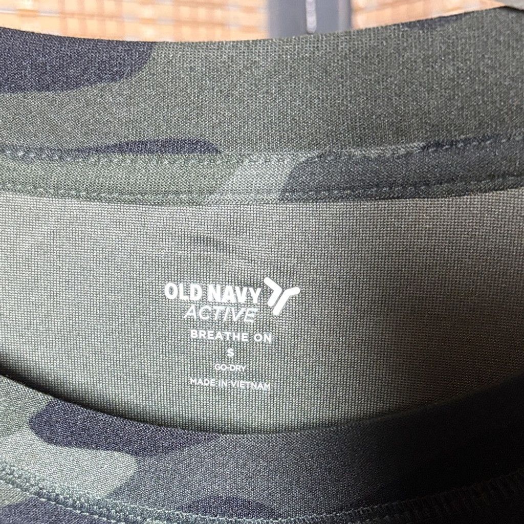Old Navy Old Navy Breathe On Black & Green Camouflage Long Slv Top Size S / US 4 / IT 40 - 2 Thumbnail