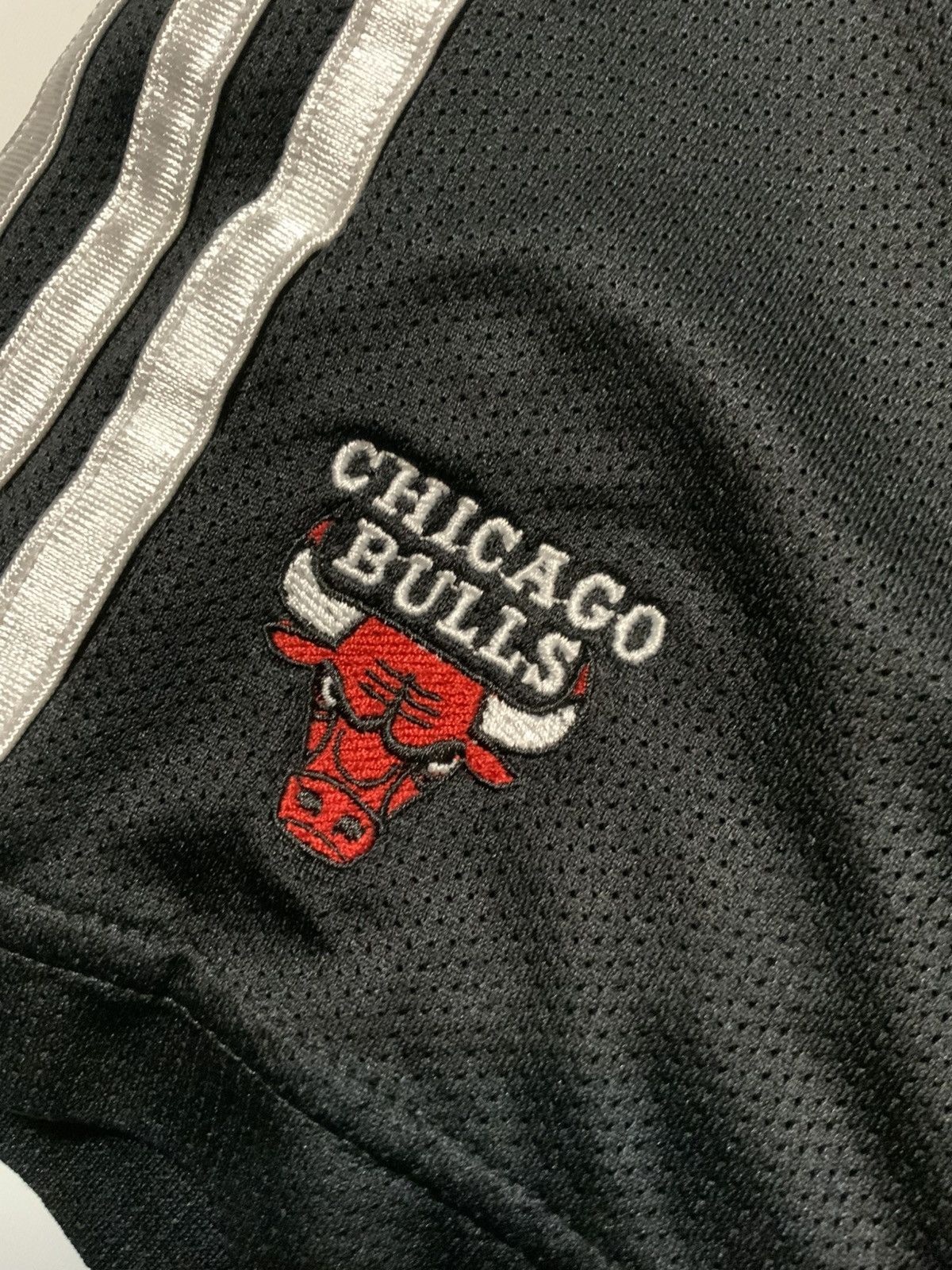 Adidas × NBA Adidas 2010-11 Chicago Bulls Basketball Practice Shorts Size US 40 / EU 56 - 5 Thumbnail