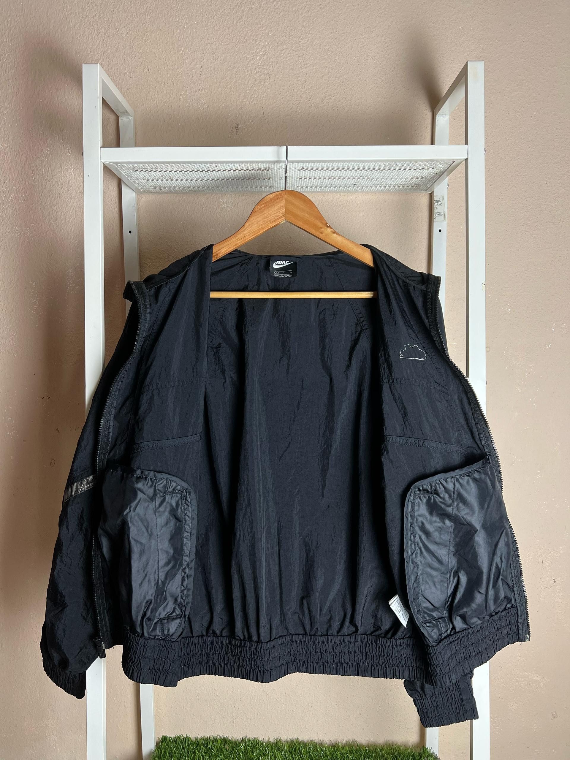 Japanese Brand × Nike × Vintage Vintage Nike Sportwear Windrunner Hooded Jacket Size US S / EU 44-46 / 1 - 11 Thumbnail