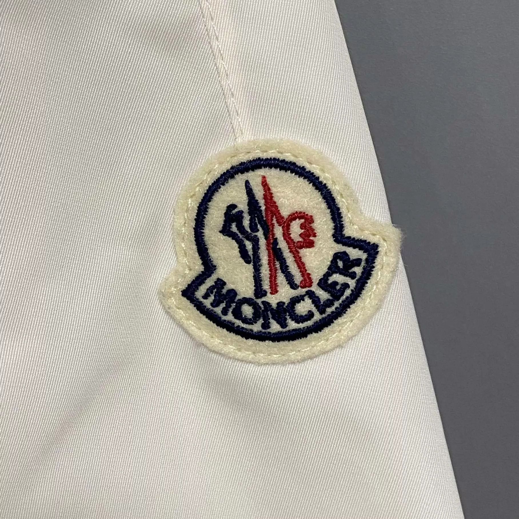 Moncler Moncler new sleeve patch logo shell jacket size 1 Size S / US 4 / IT 40 - 4 Thumbnail