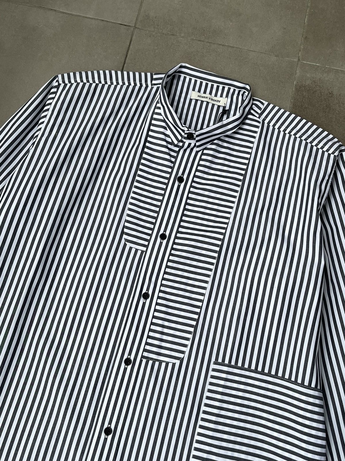 Henrik Vibskov !DS! AW23 Henrik Vibskov Chow Stripped White Black Shirt Size US L / EU 52-54 / 3 - 11 Thumbnail
