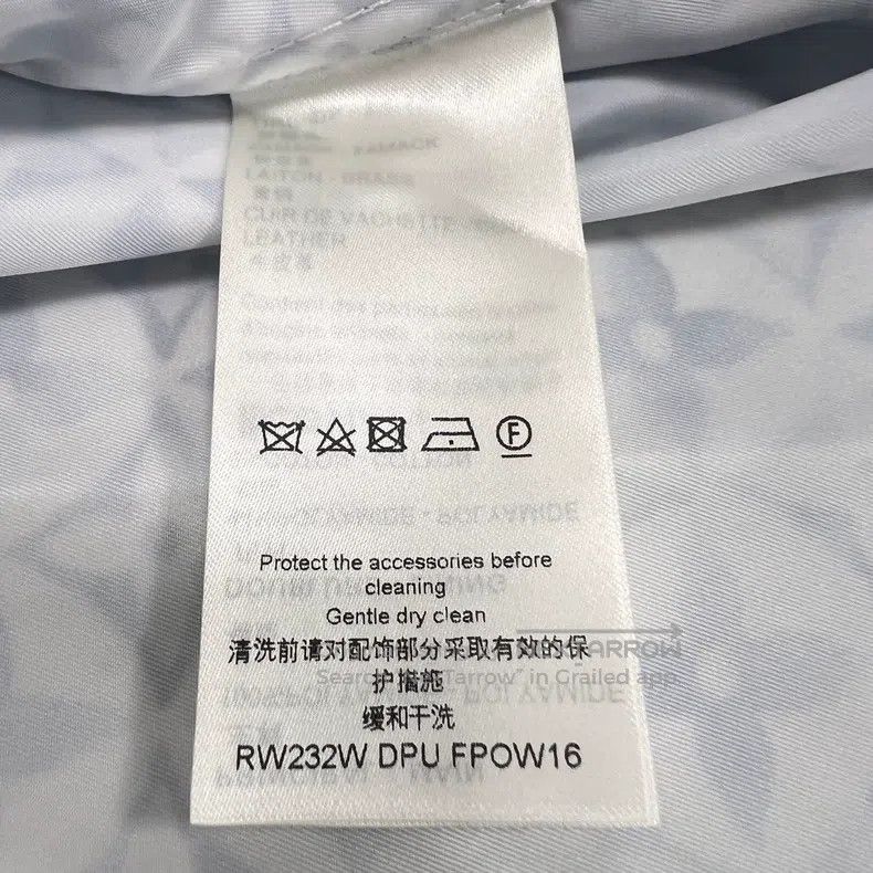 Louis Vuitton Louis Vuitton Full logo printed midi hooded jacket Size XS / US 0-2 / IT 36-38 - 4 Thumbnail