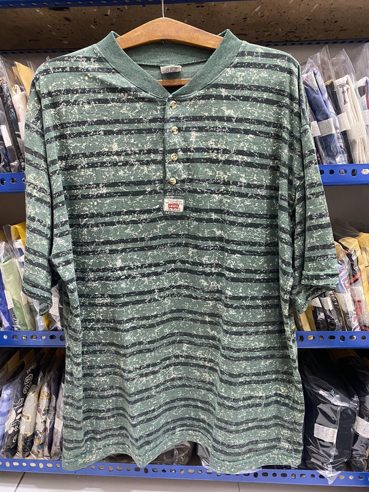 Levi's LEVIS VINTAGE TSHIRT Size US XL / EU 56 / 4 - 1 Thumbnail