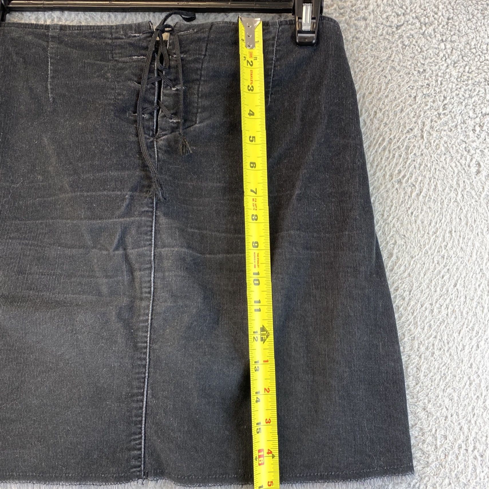Tommy Hilfiger Tommy Hilfiger Skirt Size 5 Womens Black Corduroy Lace Accent Pockets Size 27" / US 4 / IT 40 - 4 Thumbnail