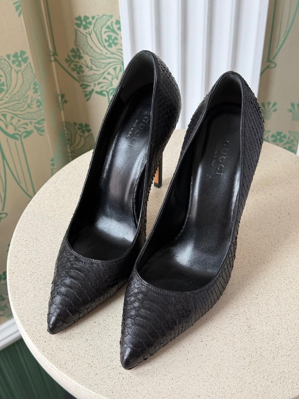 Gucci Gucci Snake Skin Embossed Leather Black Pumps Heels size 36 Size US 6 / IT 36 - 9 Thumbnail
