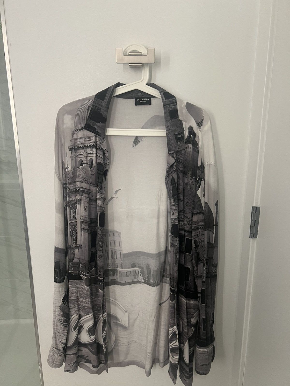 Balenciaga Balenciaga Wardrobe Unifit Graphic Shirt XXS Size XXS / US 00 / IT 34 - 2 Thumbnail