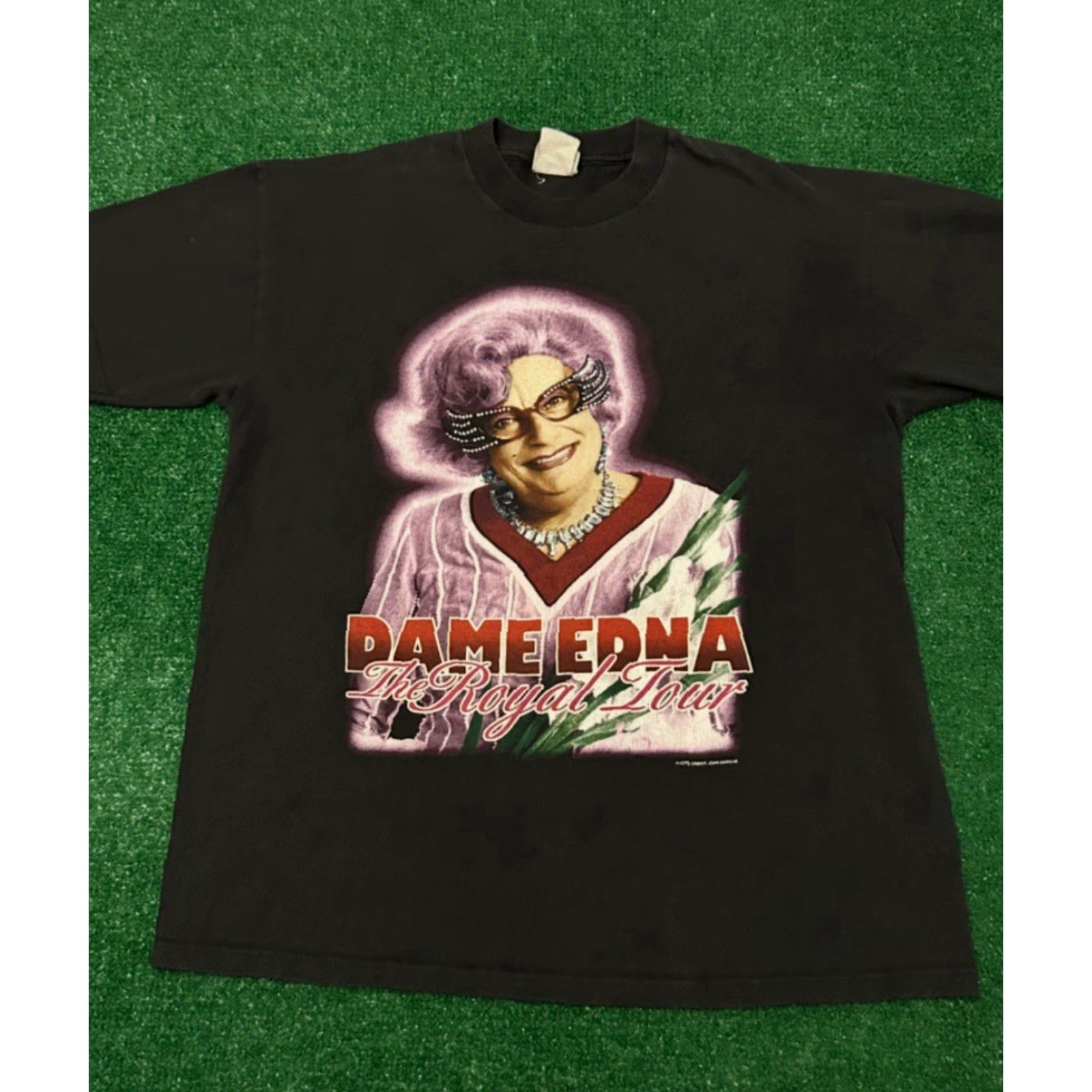 Vintage VINTAGE Dame Edna The Royal Tour Drag Comedy Broadway VTG Shirt Mens Size M Size US M / EU 48-50 / 2 - 3 Thumbnail