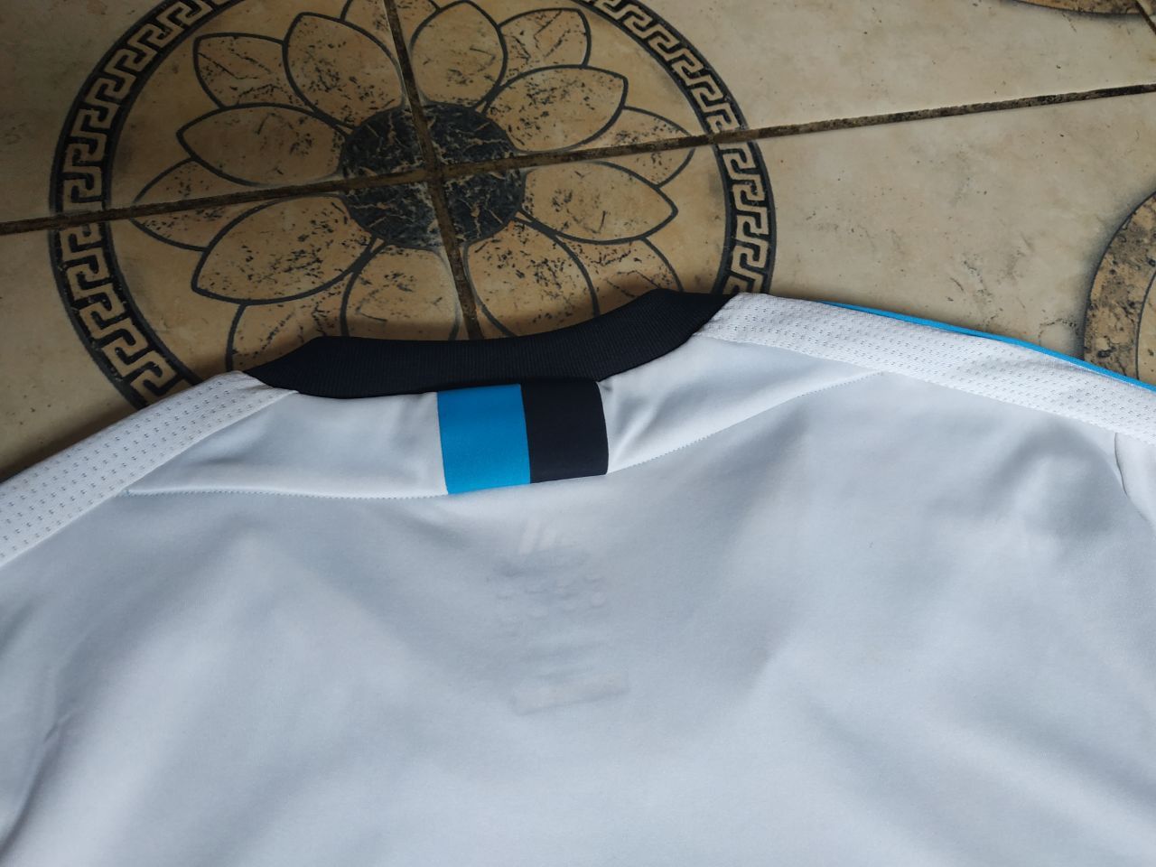 Adidas Adidas 2011-12 Liverpool FC Away Jersey - Pristine Sponsor Size US M / EU 48-50 / 2 - 11 Thumbnail