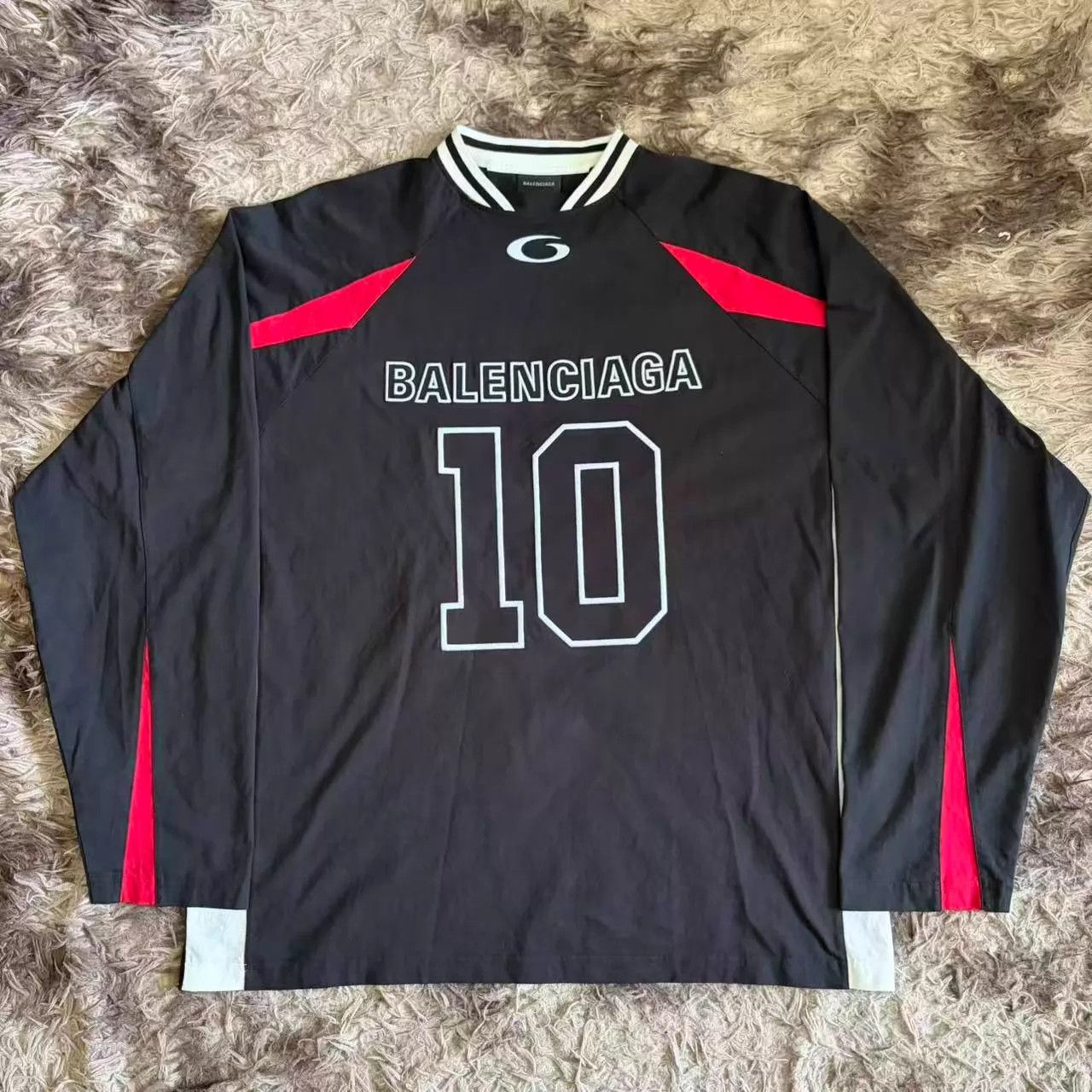 Balenciaga Balenciaga x NBA Black Red Oversized Long Sleeve Jersey S Size US S / EU 44-46 / 1 - 1 Thumbnail