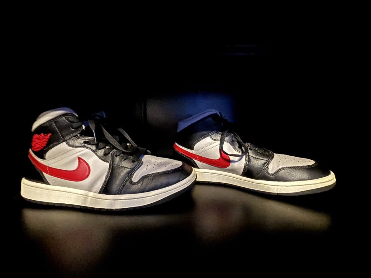 Nike Air Jordan 1 Women’s Size US 10.5 / IT 40.5 - 1 Thumbnail