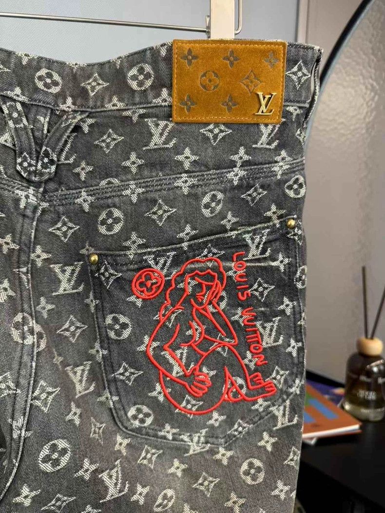 Louis Vuitton Louis Vuitton Full print presbyopia full logo red letter em Size US 33 - 3 Thumbnail