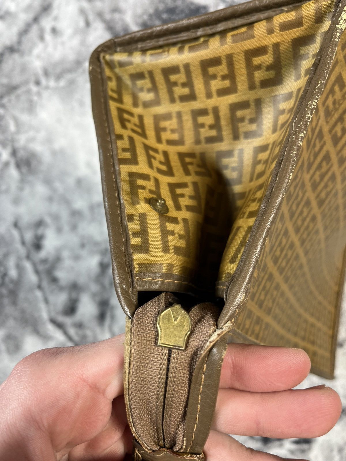 Fendi Vintage Fendi Zucca Monogram Leather Clutch Made In Italy Size ONE SIZE - 15 Thumbnail