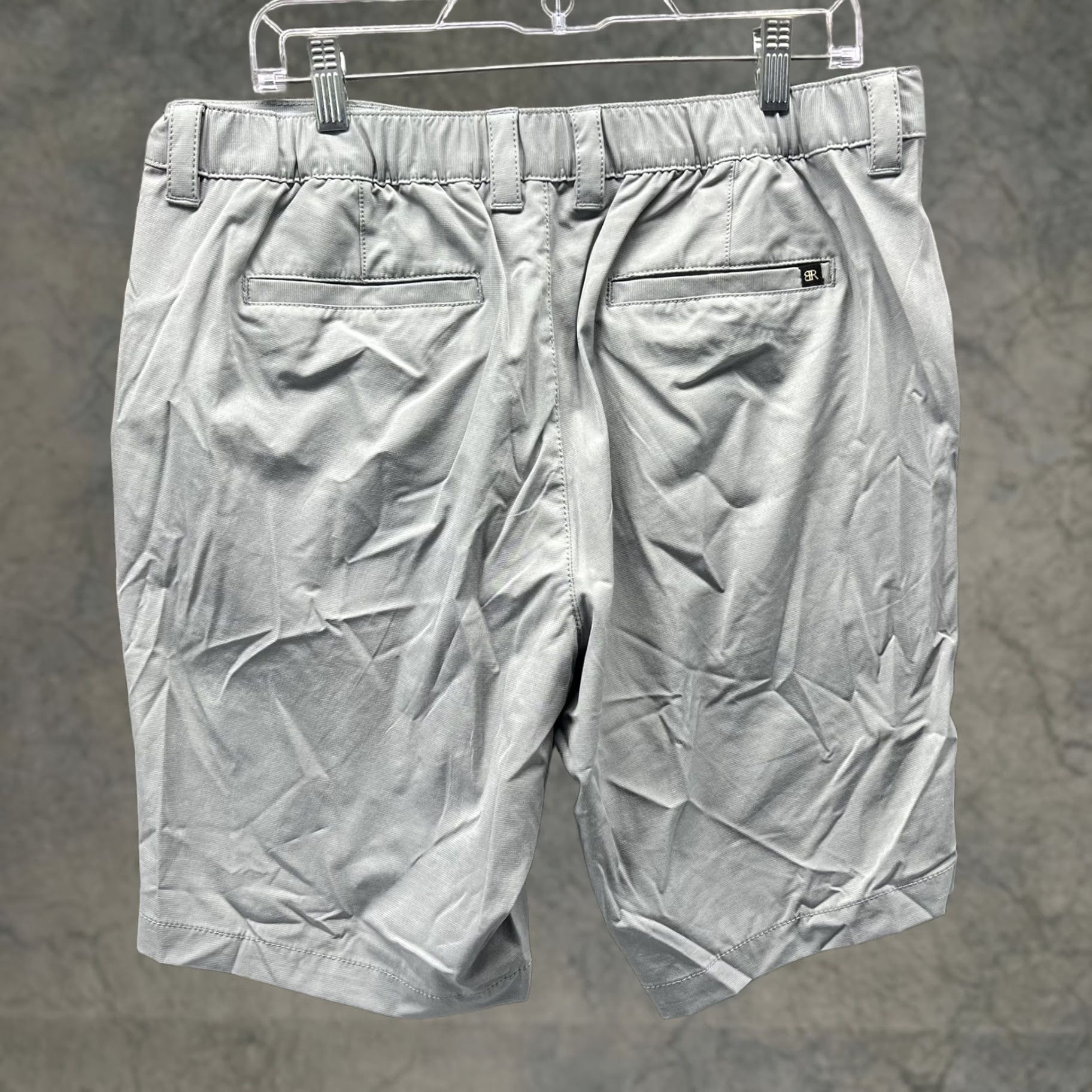 Banana Republic Banana Republic Shorts Mens 36 Gray Stretch Elastic Waist Chino 9 Inseam Mens Flat Front Casual Shorts 9 Inseam Gray Boys? Size US 36 / EU 52 - 1 Thumbnail