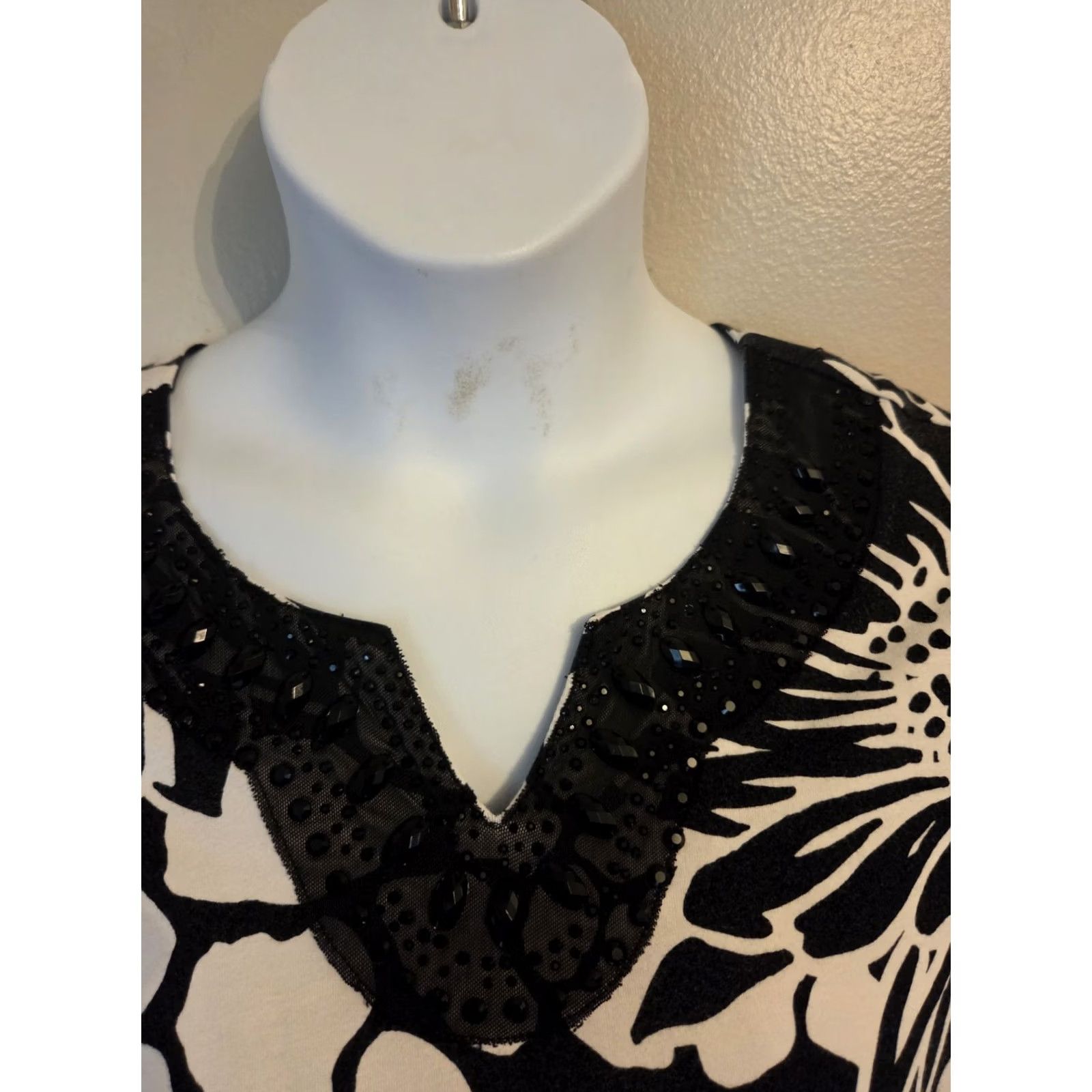 Vintage Alfred Dunner Woman White Black Floral Print Beaded Trim Top 1X Size XL / US 12-14 / IT 48-50 - 2 Thumbnail