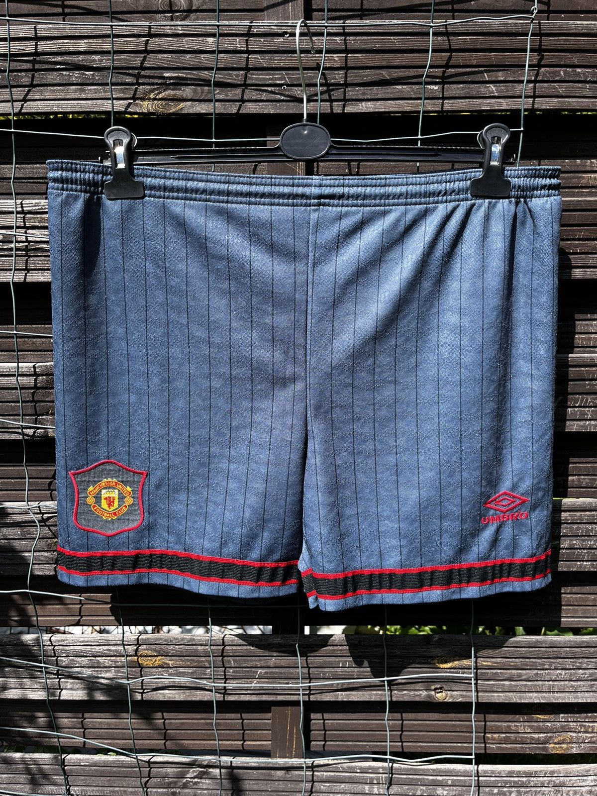 Vintage ⚽️ MANCHESTER UNITED 1995 1996 VINTAGE SOCCER SHORTS FOOTBALL Size US 34 / EU 50 - 1 Thumbnail