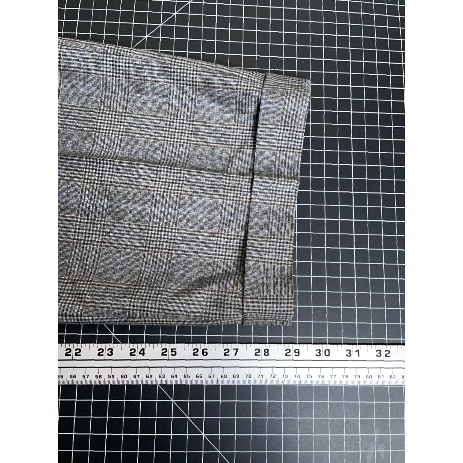 Zanella VINTAGE Zanella Men’s Dress Pants Wool Pleated Gray Glen Plaid 38 x 29 Italy Fall Winter Size US 38 / EU 54 - 7 Thumbnail