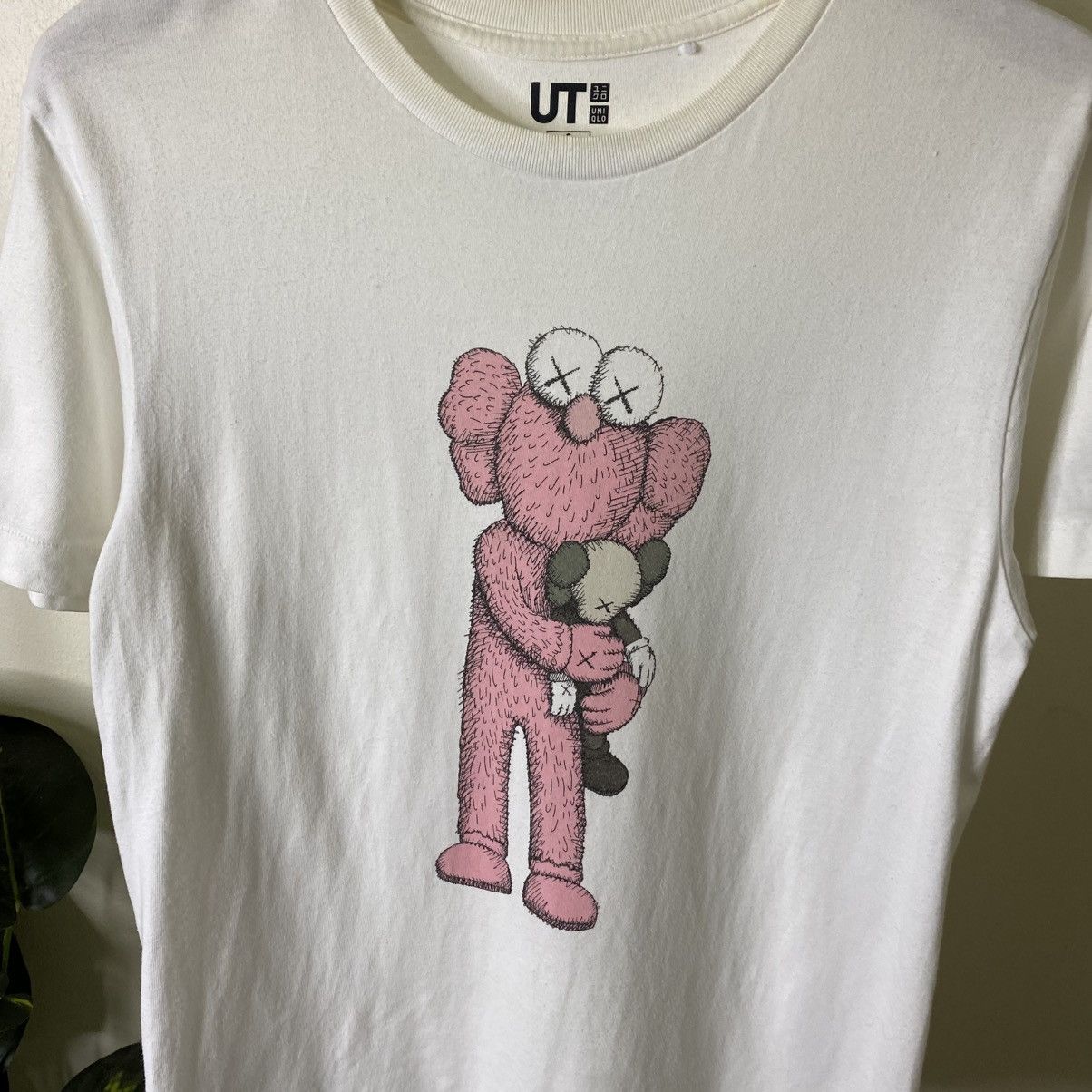 Kaws Kaws x Uniqlo Collaboration Streetwear Tshirt Size US S / EU 44-46 / 1 - 2 Thumbnail