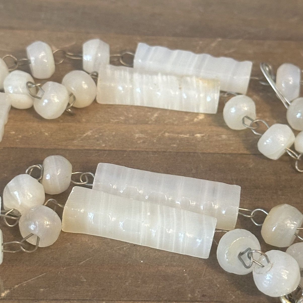 Vintage Vintage white quartz and etched sun shell pendant necklace Size ONE SIZE - 5 Thumbnail