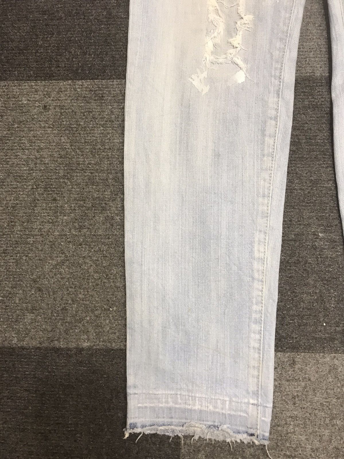 Japanese Brand 💥DESIGNER💥 PLAGPLAG Light Wash Skinny Distresed Denim F219 Size US 30 / EU 46 - 8 Thumbnail
