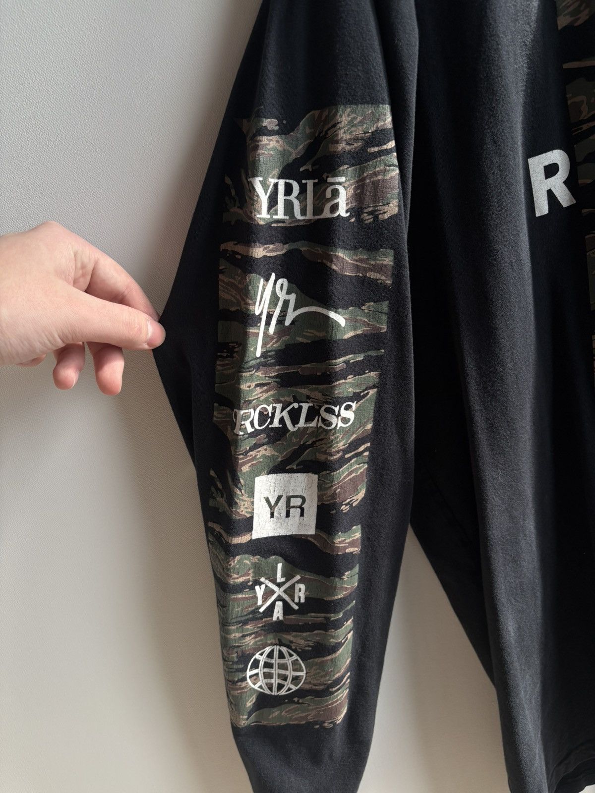 Young And Reckless Streetwear Hype Young and Reckless Long Sleeve T-shirt Size US XL / EU 56 / 4 - 4 Thumbnail